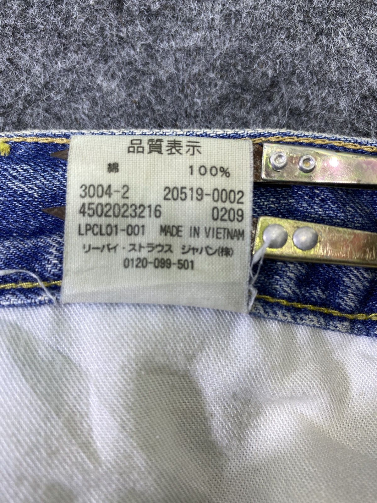 Jean × Levi's × Vintage Vintage Levis 519 Distressed Blue Wash Jeans - J964 Size US 31 - 8 Thumbnail