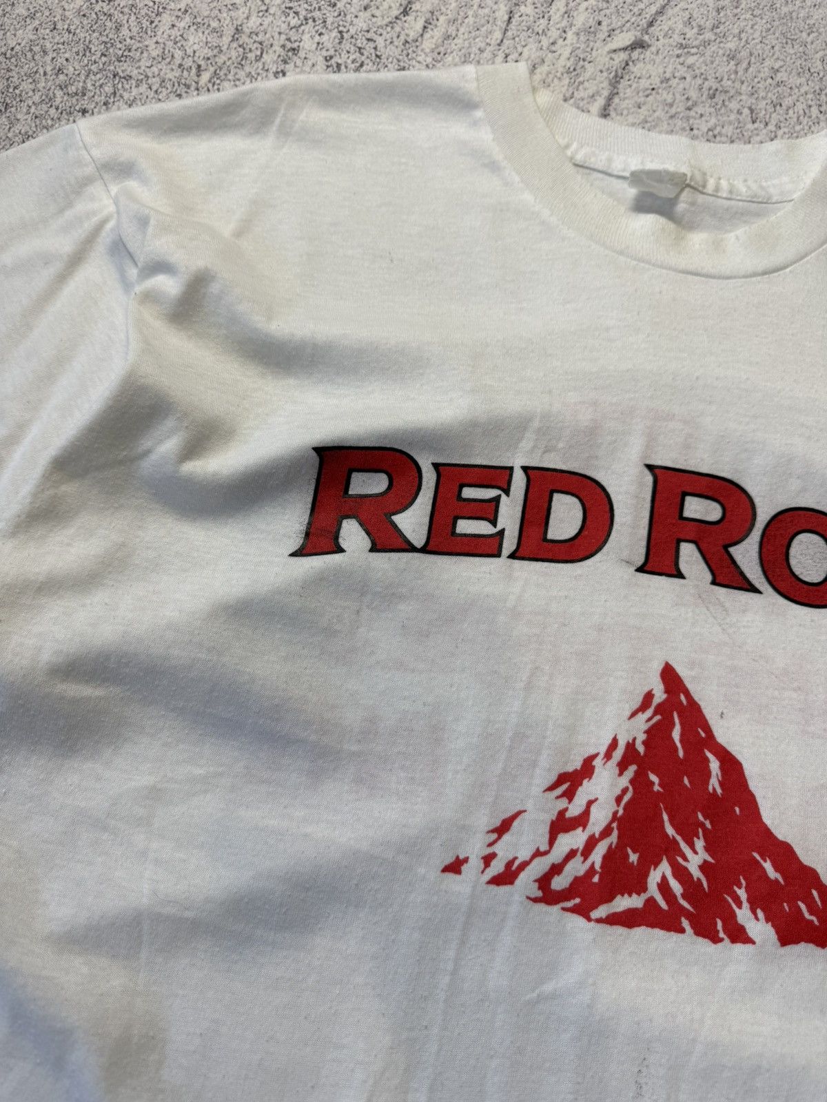 Vintage Vintage Red Rock Tee IT'S NOT RED AND THERE'S NO ROCKS IN IT Size US L / EU 52-54 / 3 - 9 Thumbnail