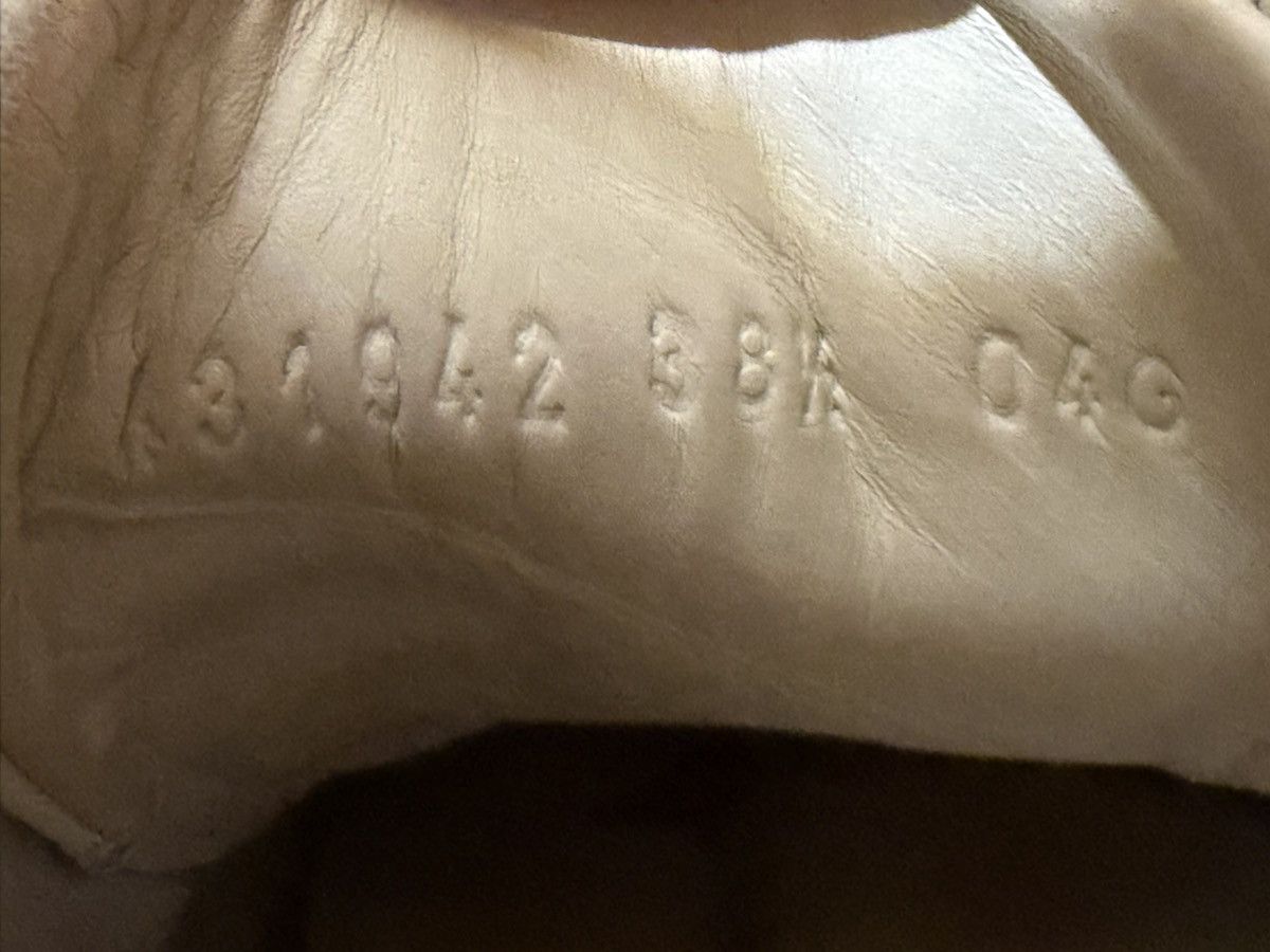 Gucci Gucci ACE Sneaker Embroidered Bees White Leather Gold Women Size US 8.5 / IT 38.5 - 12 Thumbnail