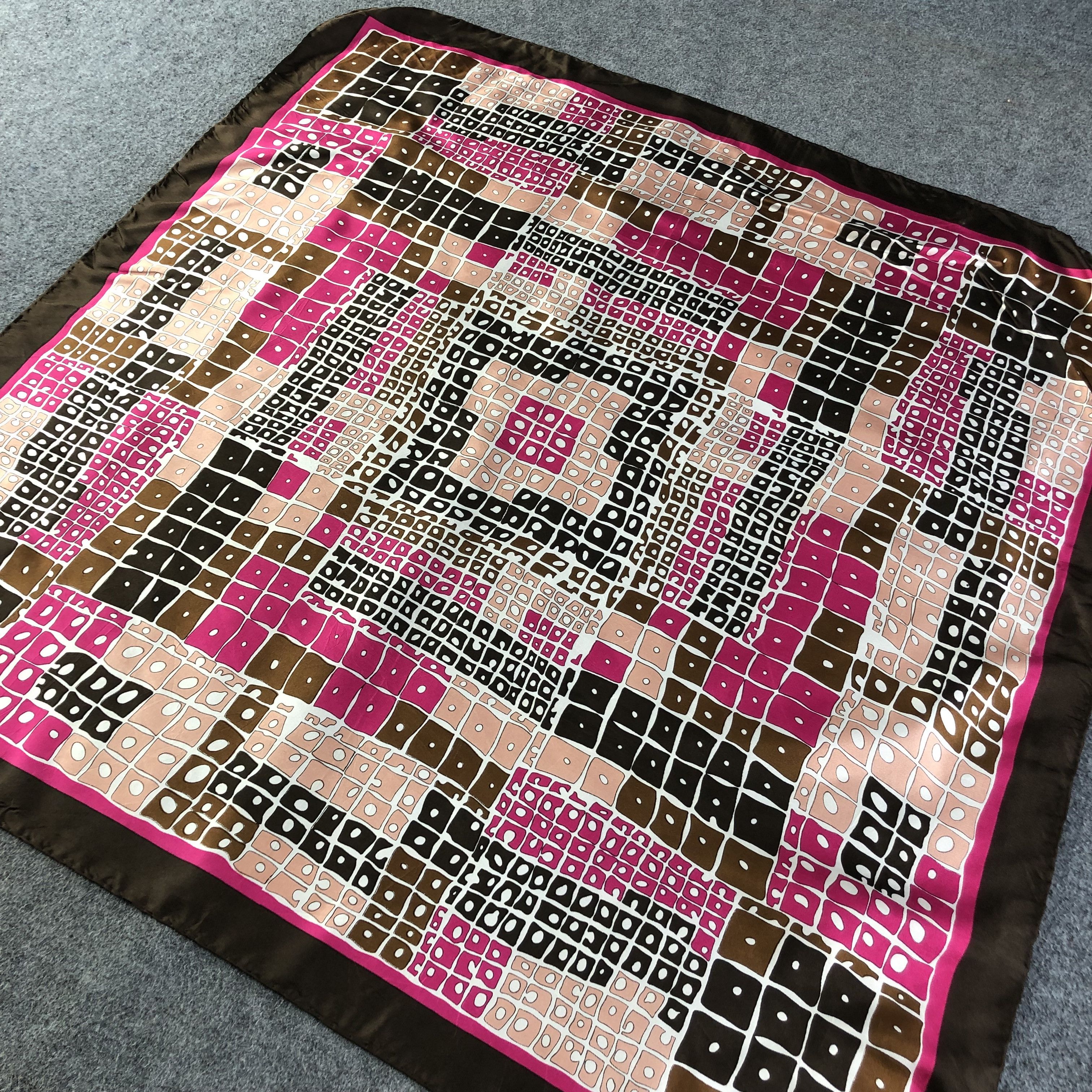 Vintage Luxury Design Hand Rolled Silk Scarf M447 Size ONE SIZE - 2 Thumbnail