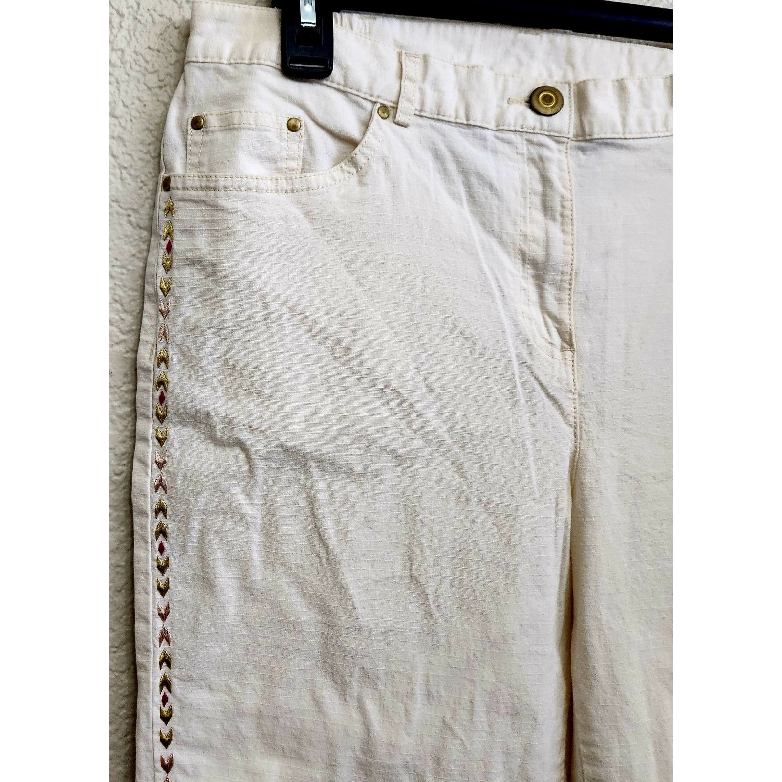 Other Ruby Rd. Cream Embroidered Side Seams Cropped Pants 8 Size 30" / US 8 / IT 44 - 2 Thumbnail