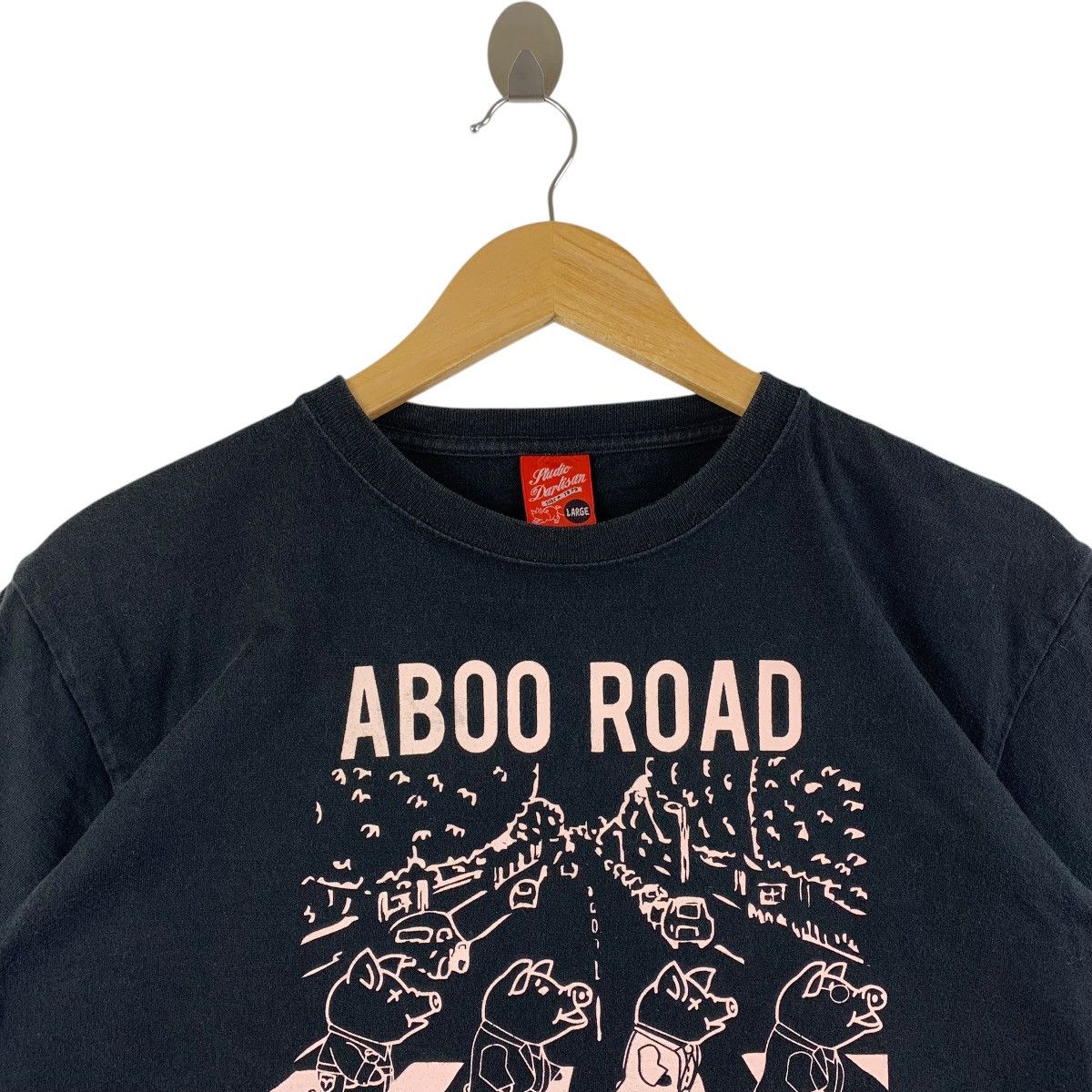 Japanese Brand × Studio D'Artisan STUDIO D’ARTISAN aboo road parody the Beatles abbey road tee Size US L / EU 52-54 / 3 - 2 Thumbnail