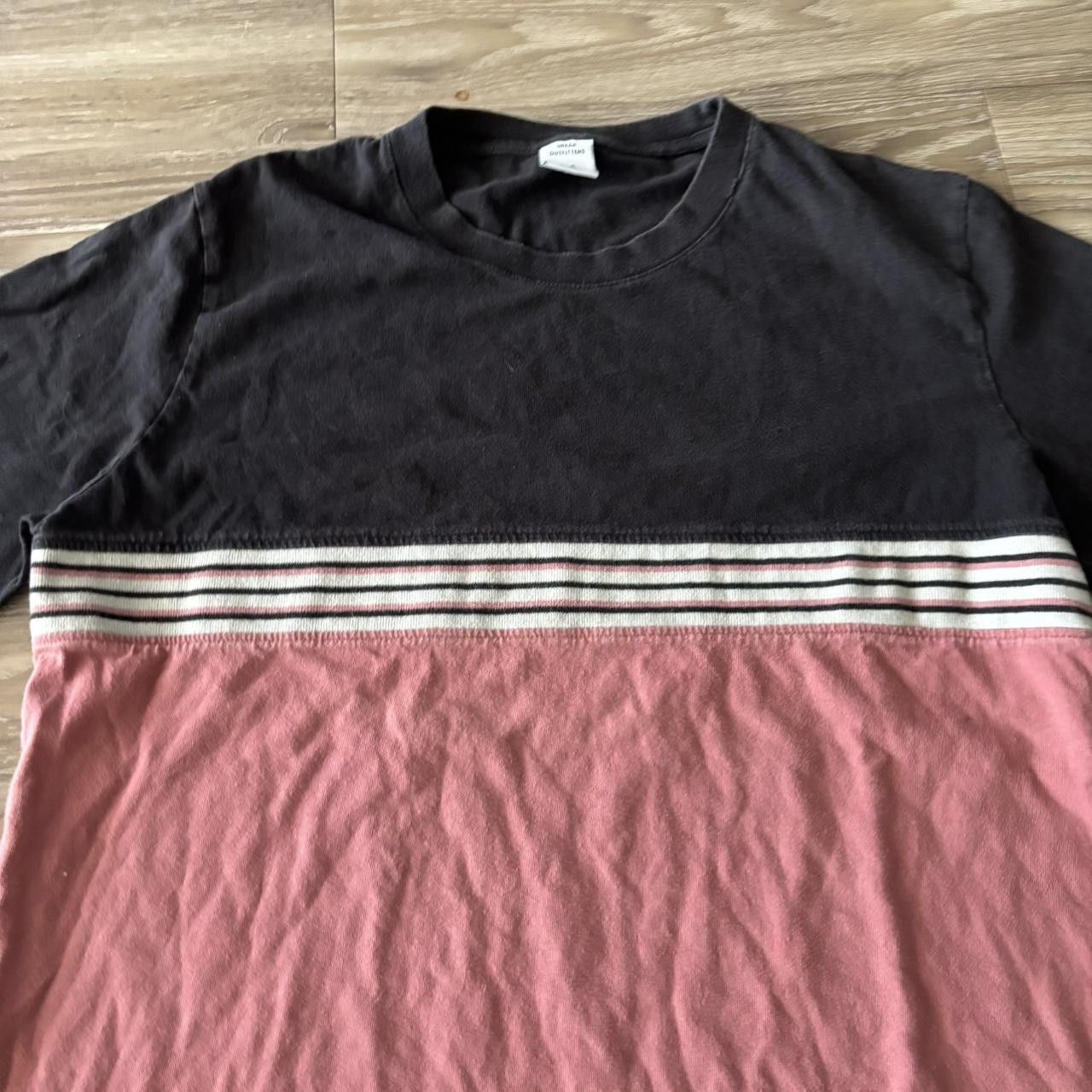 Vintage Crazy Vintage Y2K/2000s Black Red Striped Skater Surf Essential Tee! Size L Size US L / EU 52-54 / 3 - 2 Thumbnail