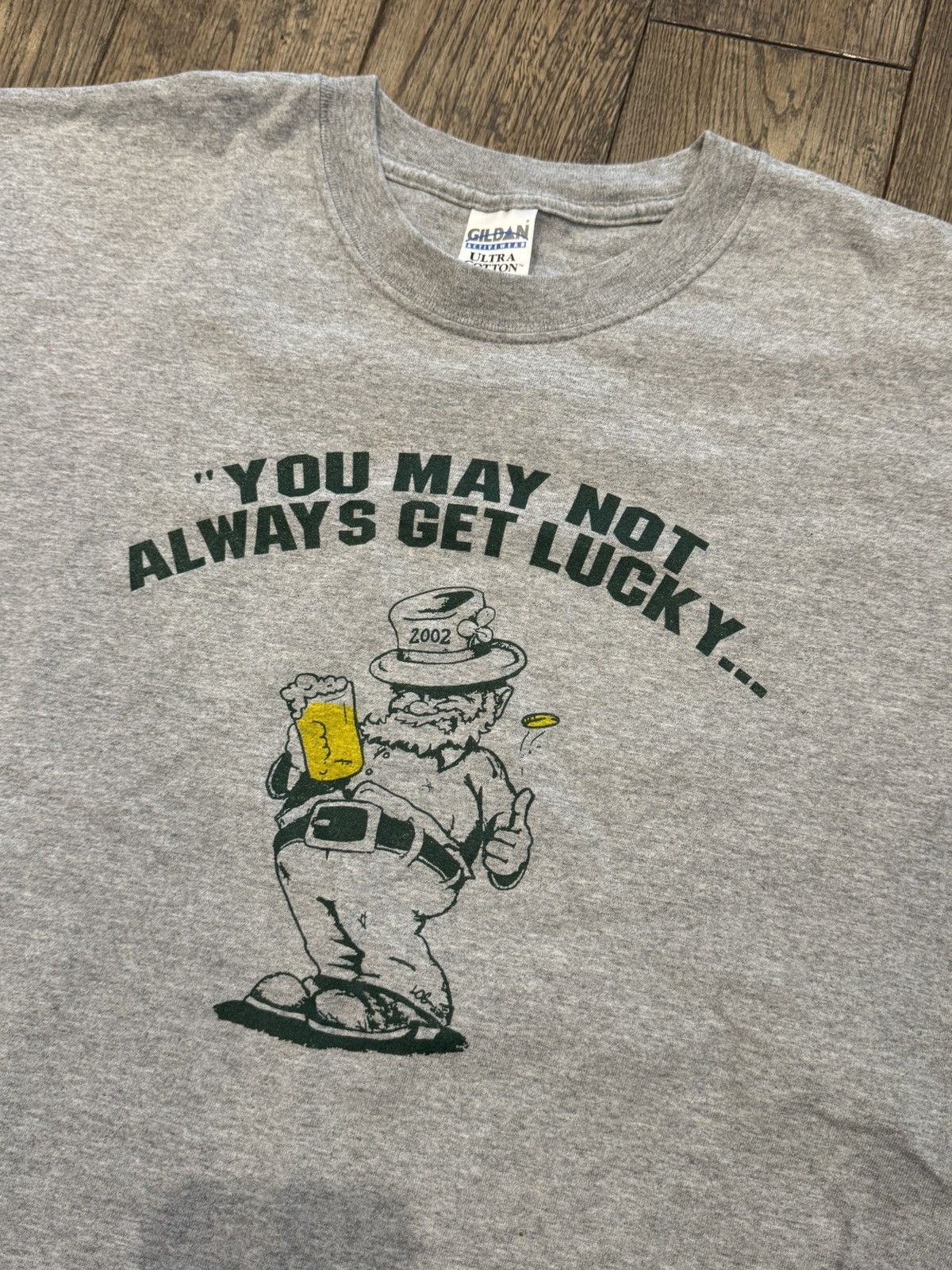 Gildan Vintage 2002 Kelly’s Saloon Geneseo, NY Graphic T-Shirt Size US XL / EU 56 / 4 - 2 Thumbnail