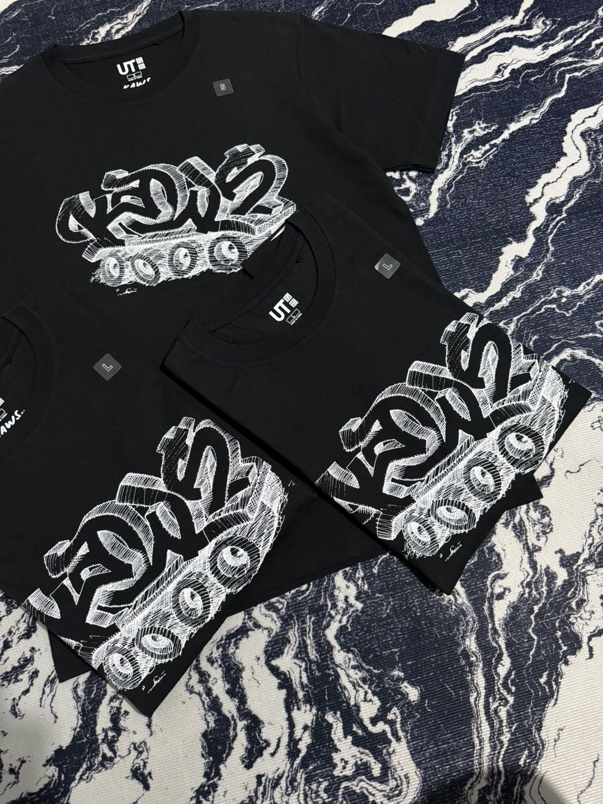 Kaws Uniqlo x kaws t shirt Size US L / EU 52-54 / 3 - 2 Thumbnail