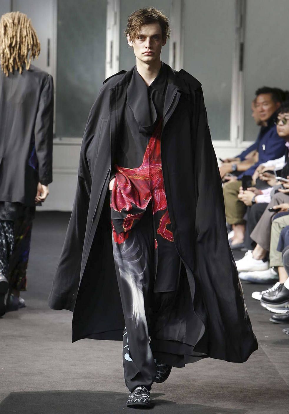 Yohji Yamamoto Yohji Yamamoto Pour Homme - Printed Rayon Cape Coat Size US S / EU 44-46 / 1 - 4 Thumbnail