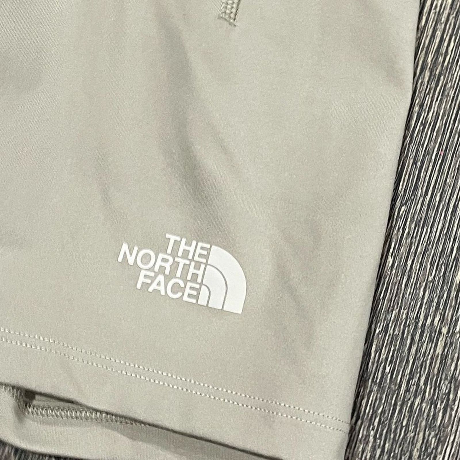 The North Face NWOT The North Face Motivation High-Rise Pocket Shorts 9" Size 28" / US 6 / IT 42 - 2 Thumbnail