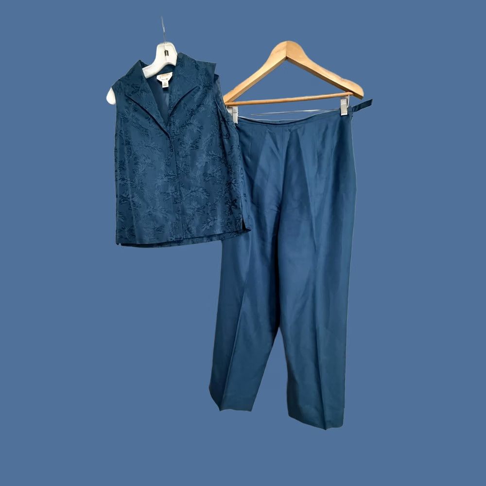 Talbots Talbots Petites Pants Vest Set Womens Top 10P Blue Silk 2 Pc Floral Sleeveless Collared Button Front Dressy Size L / US 10 / IT 46 - 1 Thumbnail