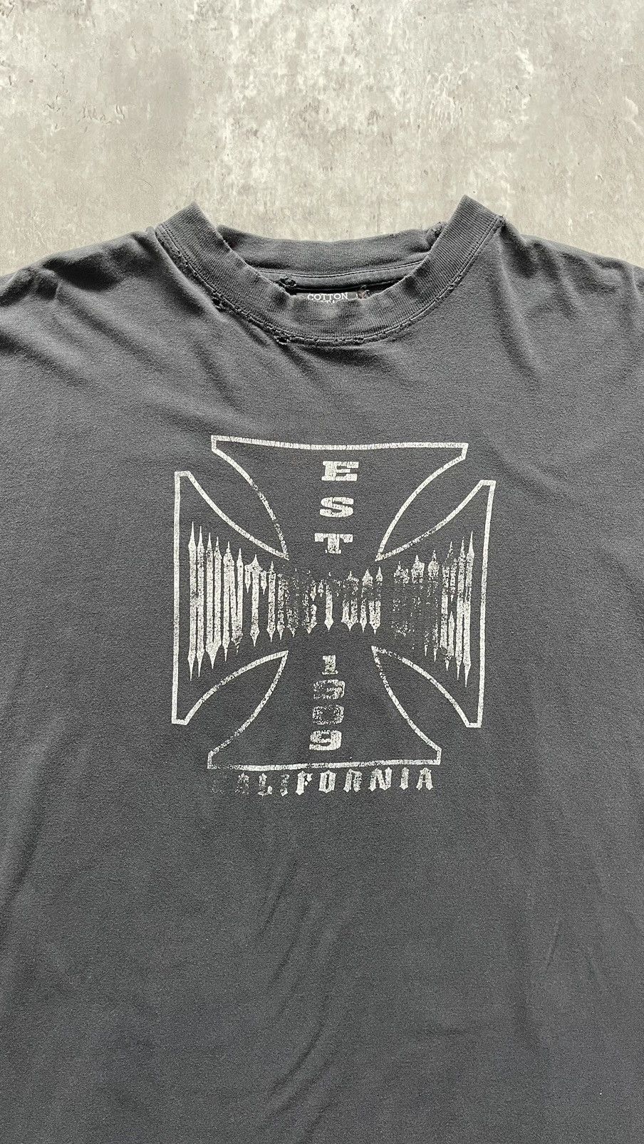 Band Tees × Vintage VINTAGE 1990S HUNTINGTON BEACH CALIFORNIA FADED TEE Size US XXL / EU 58 / 5 - 2 Thumbnail
