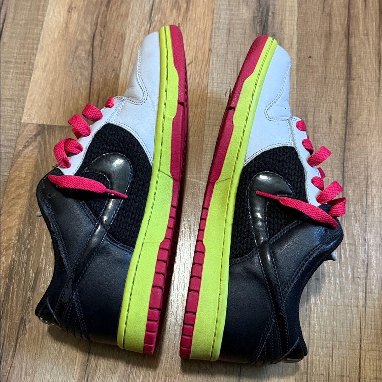 Nike 2008 Nike Dunk Low Neutral Grey Berry Volt Size US 9.5 / EU 42-43 - 6 Thumbnail