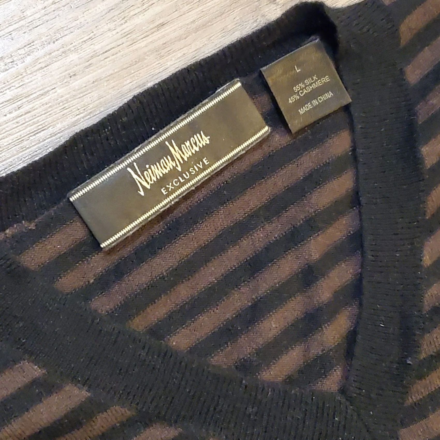 Neiman Marcus Neiman Marcus Exclusive Men Lg V Neck Sweater Brown Black Silk Cashmere Blend Size US L / EU 52-54 / 3 - 5 Thumbnail