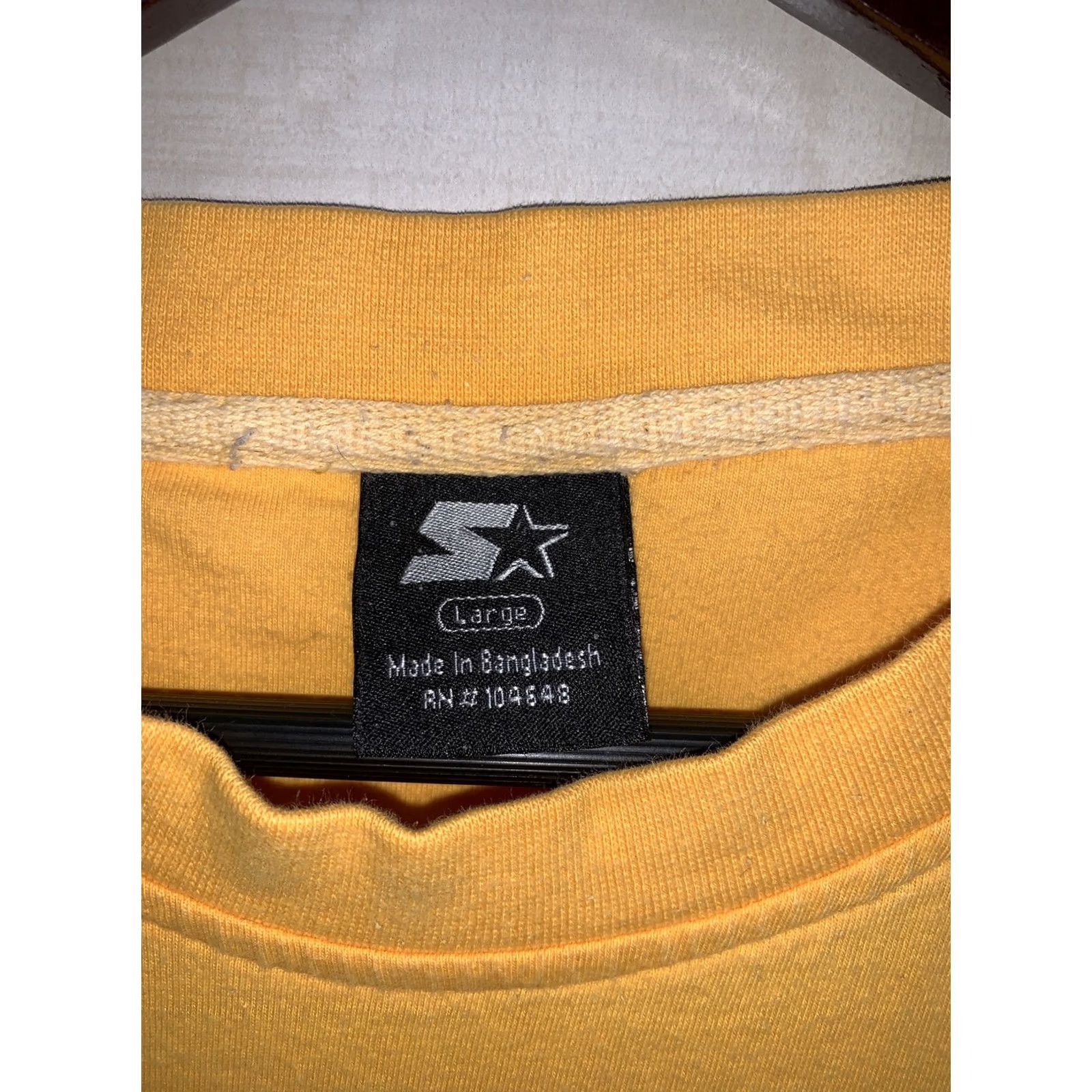 Starter VINTAGE Starter University Of Michigan Yellow Embroidered Logo T Shirt L Mens Size US L / EU 52-54 / 3 - 3 Thumbnail