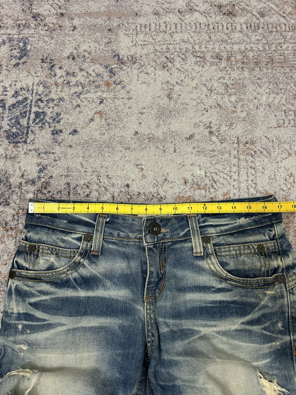 If Six Was Nine Lolita Distressed Doublle Pocket back Short Jeans Size US 33 - 18 Thumbnail