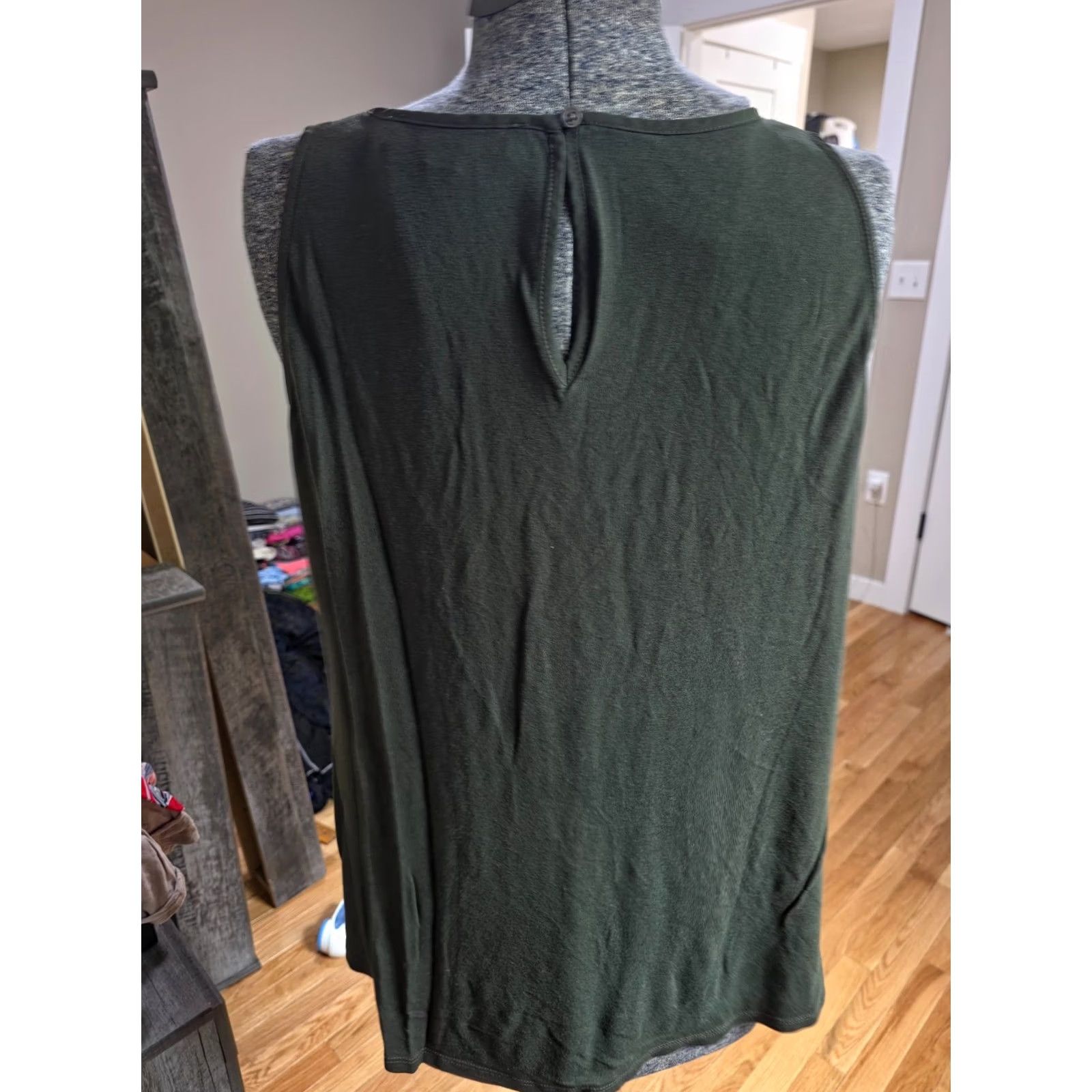 Loft Loft Green Tank Top Women's Size L Boat Neck Keyhole Back Sleeveless Casual Lightweight Solid Pattern Summer Spring Size L / US 10 / IT 46 - 3 Thumbnail