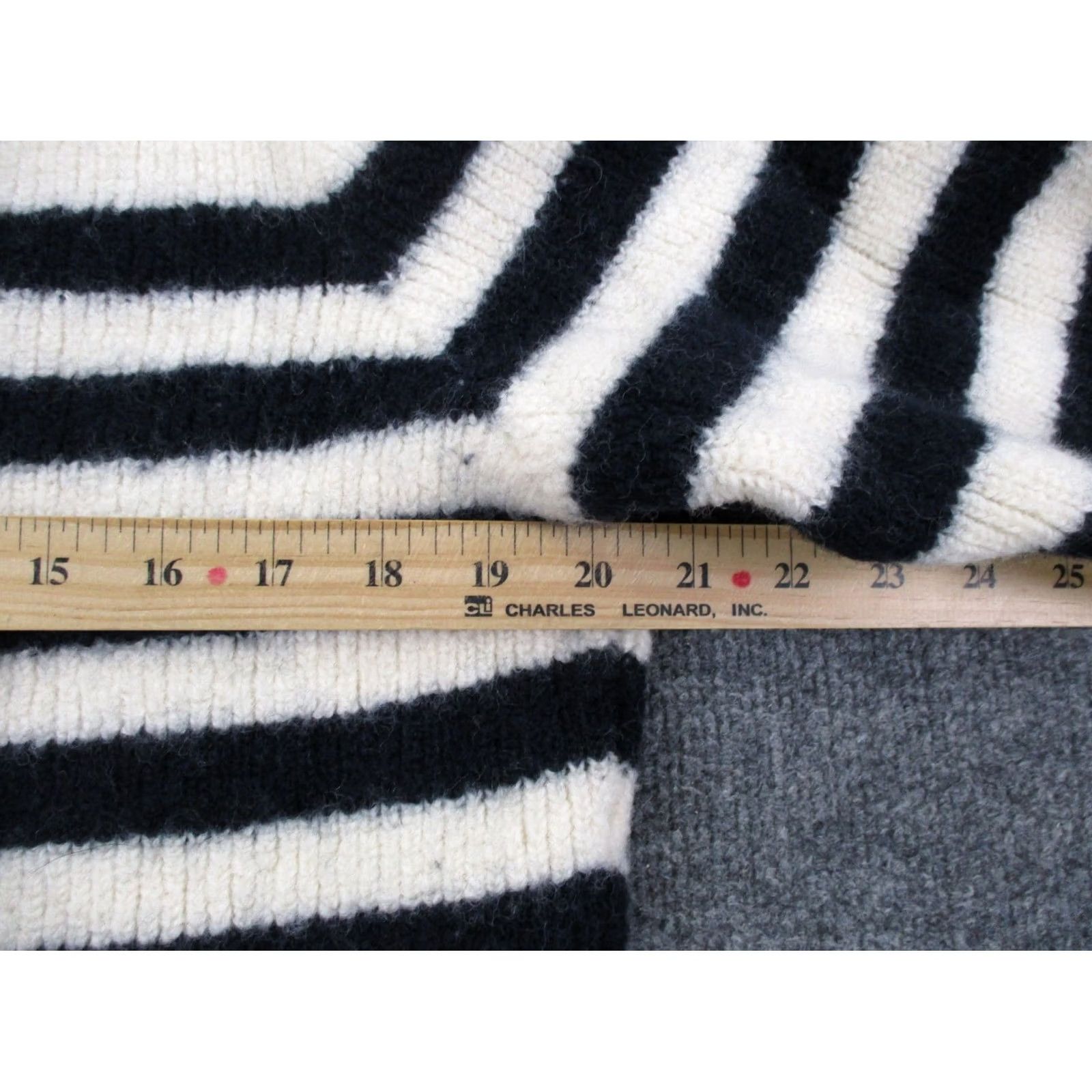Lacoste Lacoste Sweater Womens 2XL White Wool Oversized Classic Pullover Stripe Knit Round Neck Long Sleeve Logo Pullover Winter Fall Spring Womens 2XL Size XXL / US 16-18 / IT 52-54 - 5 Thumbnail