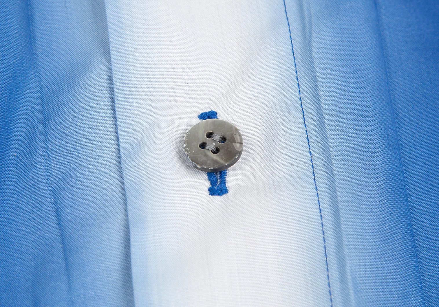 Issey Miyake Gradient Print Pleats Shirt in Blue-White Size US S / EU 44-46 / 1 - 12 Thumbnail