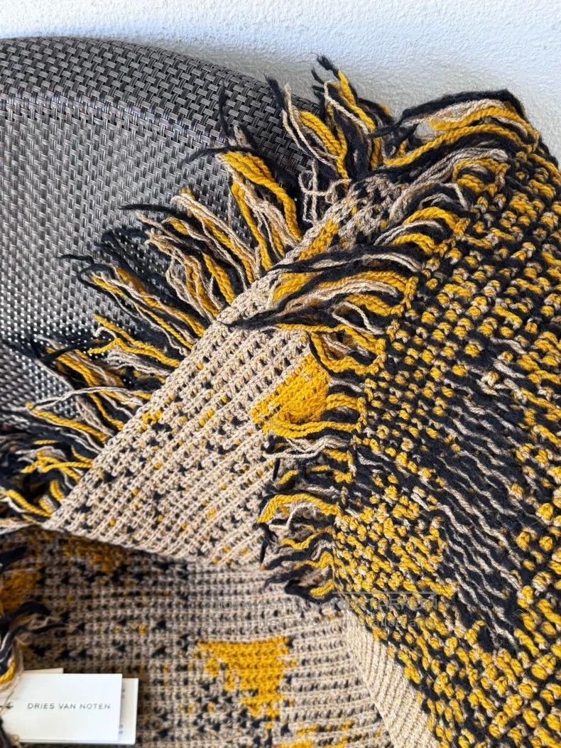 Dries Van Noten Dries Van Noten Printed Single-Side Frayed Wool Scarf Size ONE SIZE - 3 Thumbnail