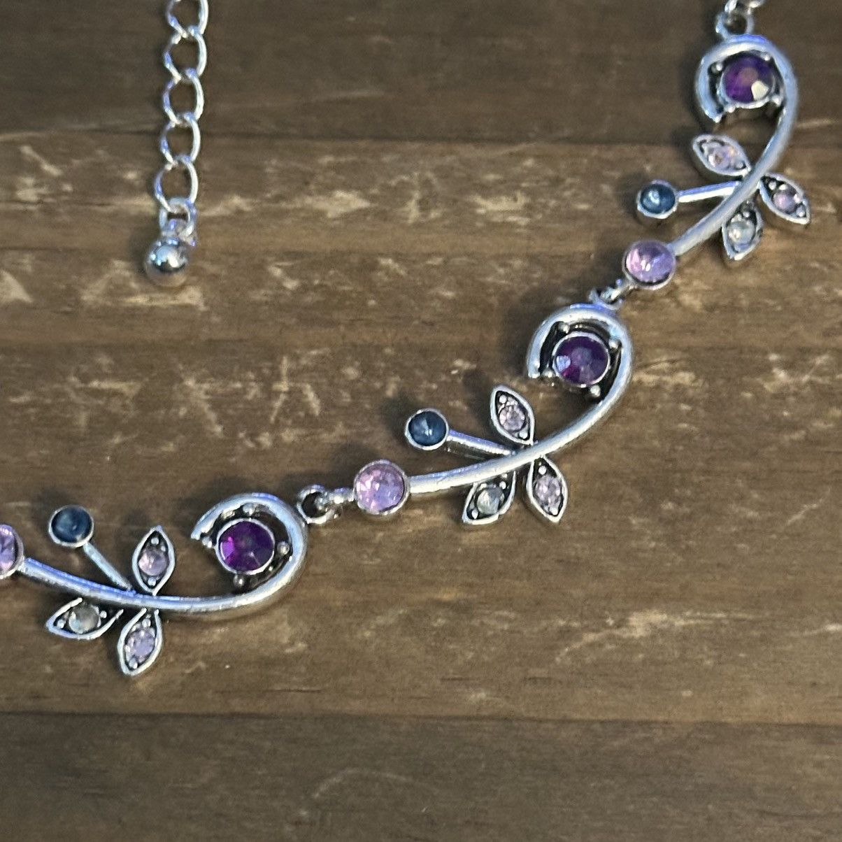 Other Avon Sparkly Vine silver tone gemstone necklace Size ONE SIZE - 4 Thumbnail