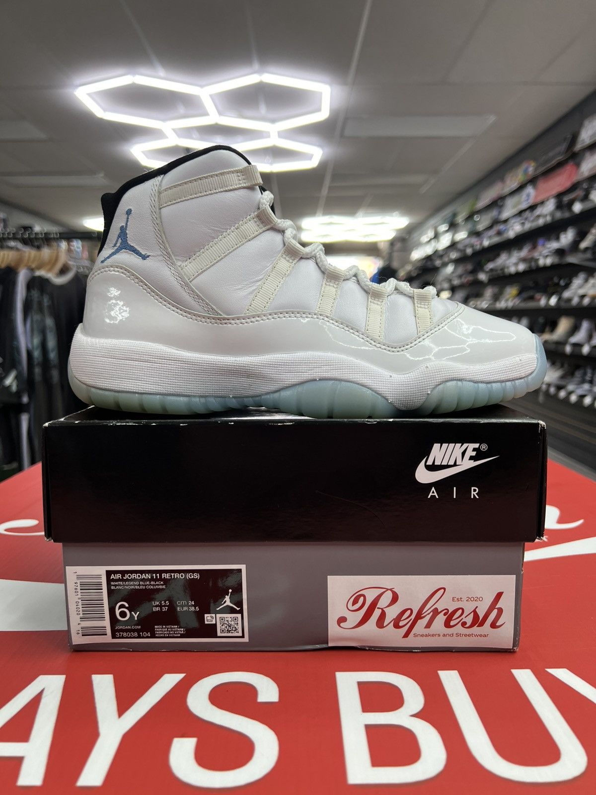 Jordan Brand Air Jordan 11 Legend Blue Size 6Y Size US 6 / EU 39 - 1 Thumbnail