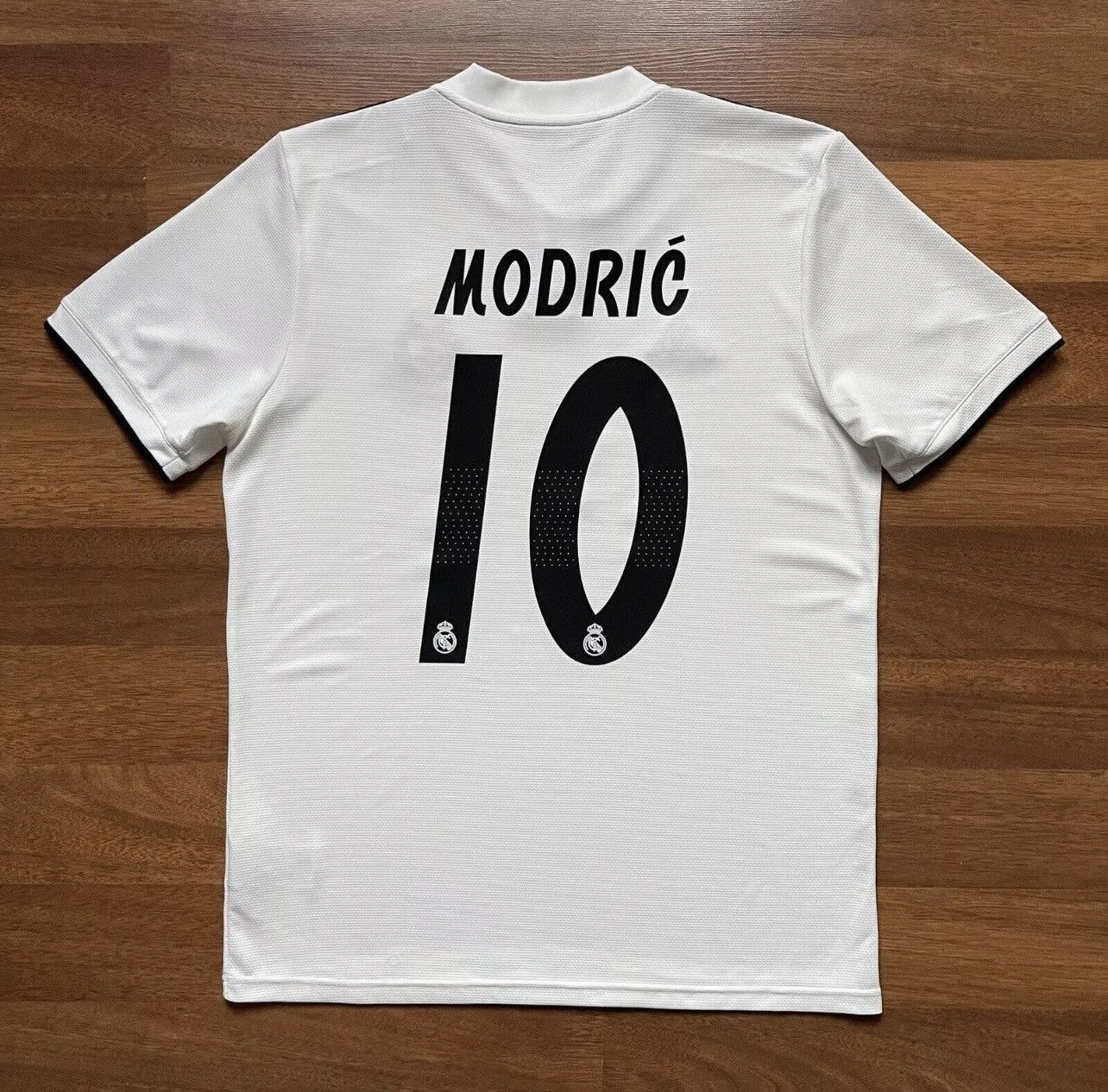 Adidas REAL MADRID ADIDAS 2018/2019 FOOTBALL HOME JERSEY #10 MODRIC Size US M / EU 48-50 / 2 - 1 Thumbnail