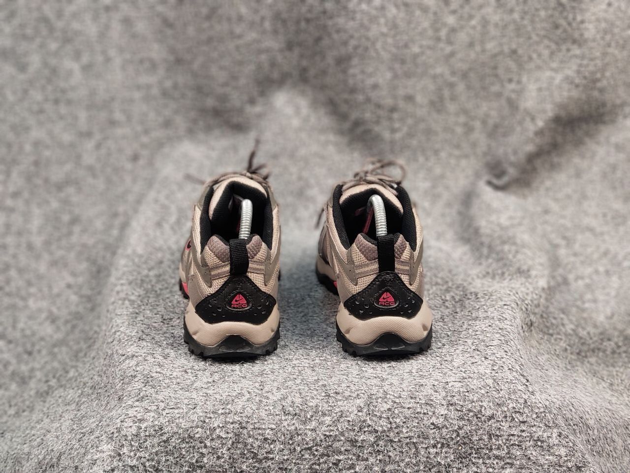 Nike ACG Vintage Nike ACG All-Trac Hiking Women's Sneaker Size US 7 / IT 37 - 9 Thumbnail