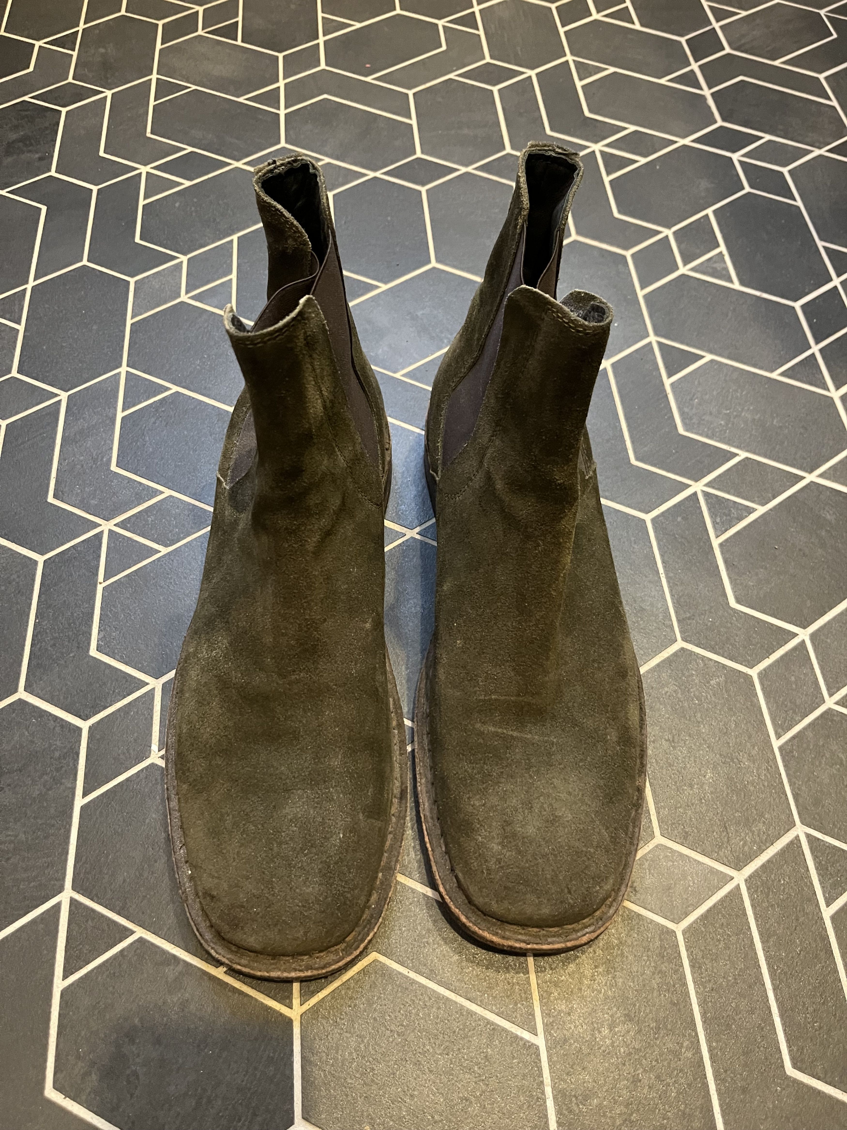 moma green sued chelsea boots