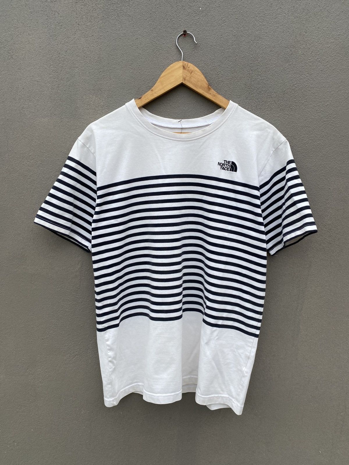 The North Face THE NORTH FACE STRIPE ROUDNECK SHORT SLEEVE COTTON SHIRT Size US M / EU 48-50 / 2 - 1 Thumbnail