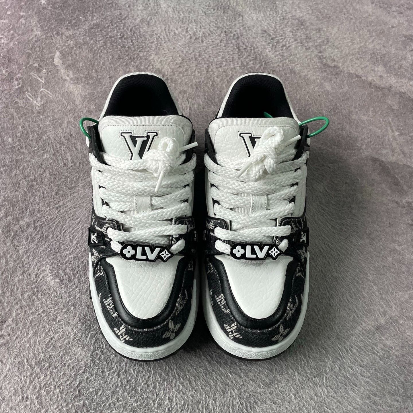Louis Vuitton Louis Vuitton Trainer Maxi Black White Denim Size US 9.5 / EU 42-43 - 2 Thumbnail