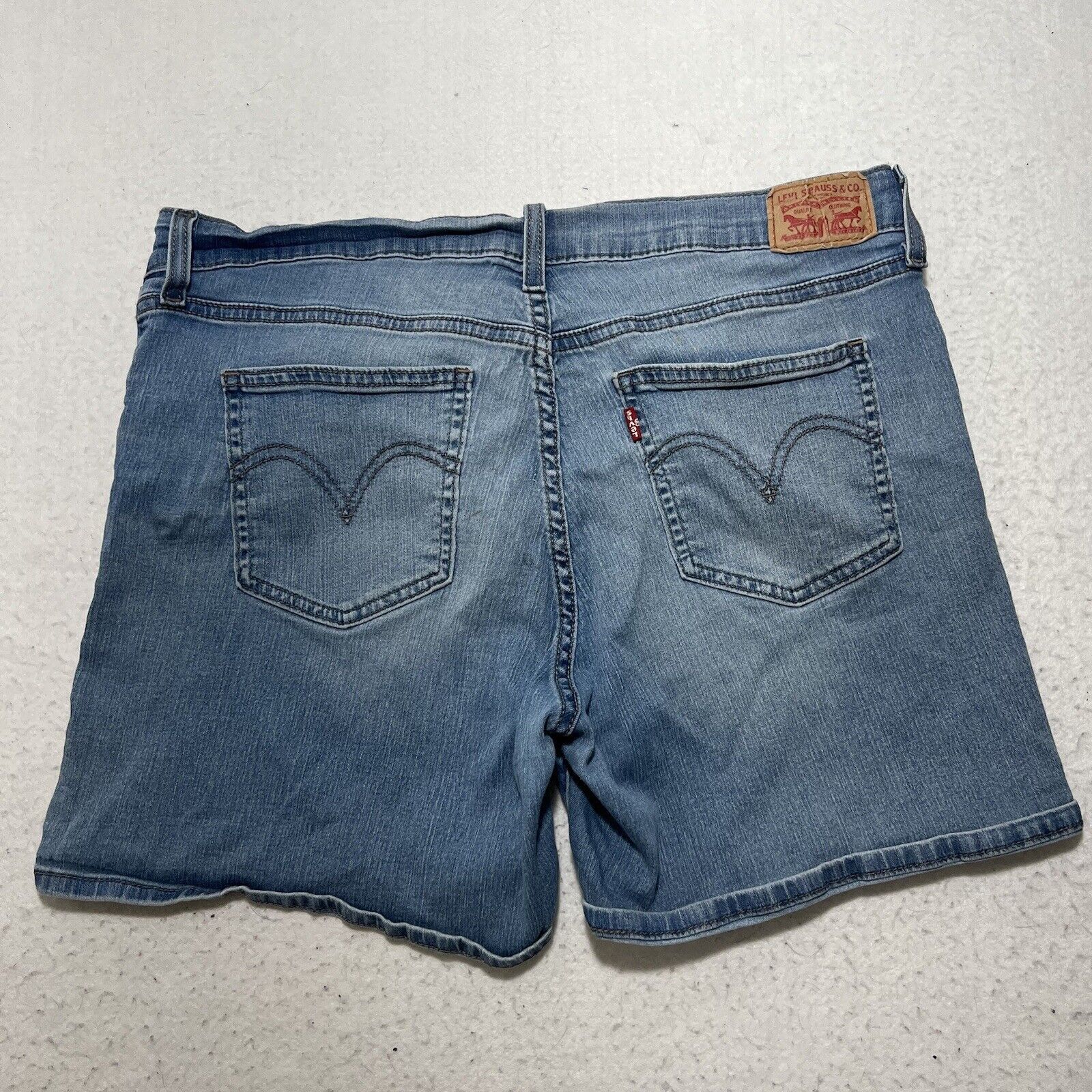 Levi's Levi's 36 Waist Blue Bermuda Jean Shorts Patch 5" Inseam Size 36" / US 14 / IT 50 - 6 Thumbnail