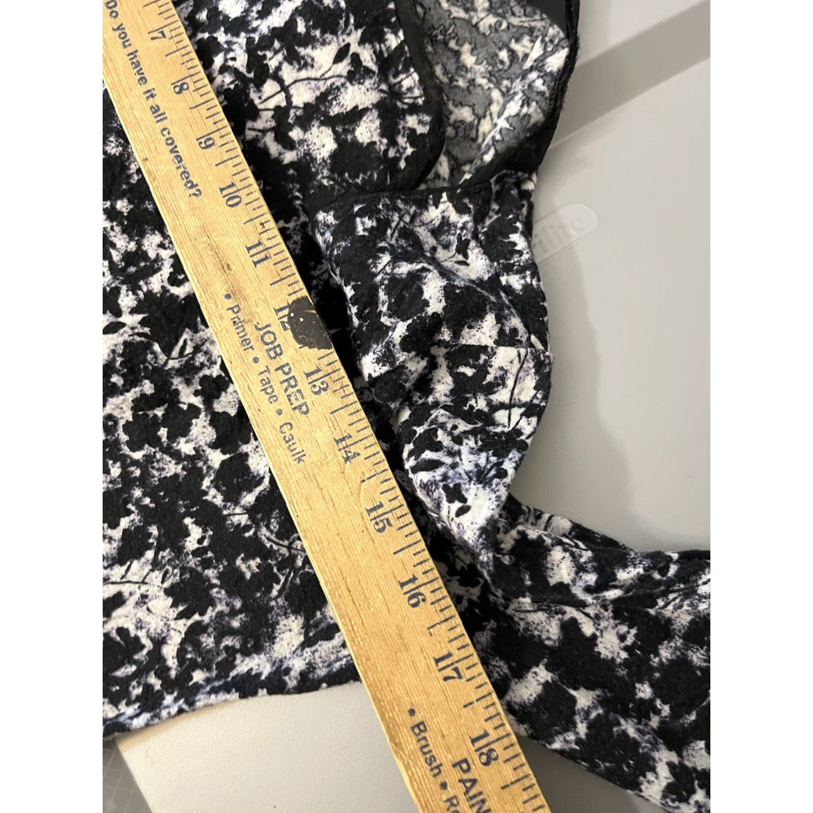 Vintage Simply Vera Wang Blouse Shirt Knit Top Woman's 3/4 Sleeve Black Floral Sz Small Rayan Polyester Spandex Knit Round Neck Adult Womens Size S / US 4 / IT 40 - 5 Thumbnail