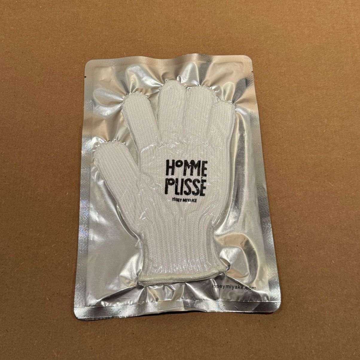 Issey Miyake Extremely Rare Issey Miyake Runway Show Invitation Gloves Size ONE SIZE - 1 Thumbnail