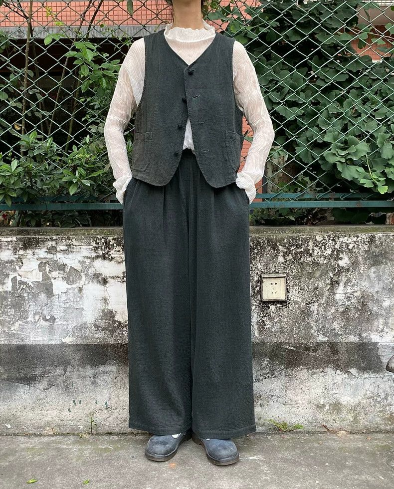 Issey Miyake issey miyake Plate mouth disguise. 2505-Nextarrow Size US M / EU 48-50 / 2 - 2 Thumbnail