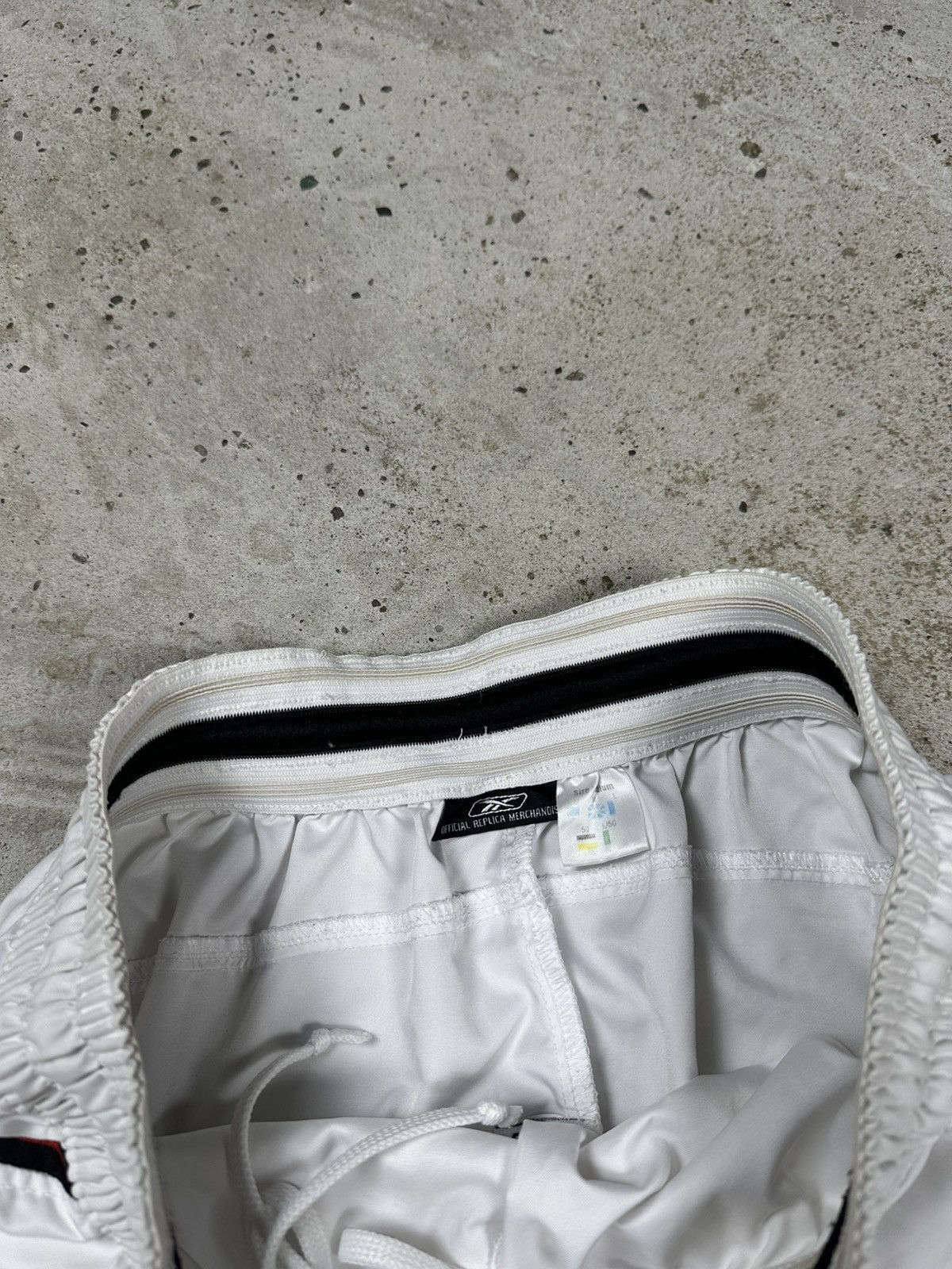 Reebok × Vintage Vintage Y2K Reebok x Liverpool White Home Shorts Size US 32 / EU 48 - 6 Thumbnail