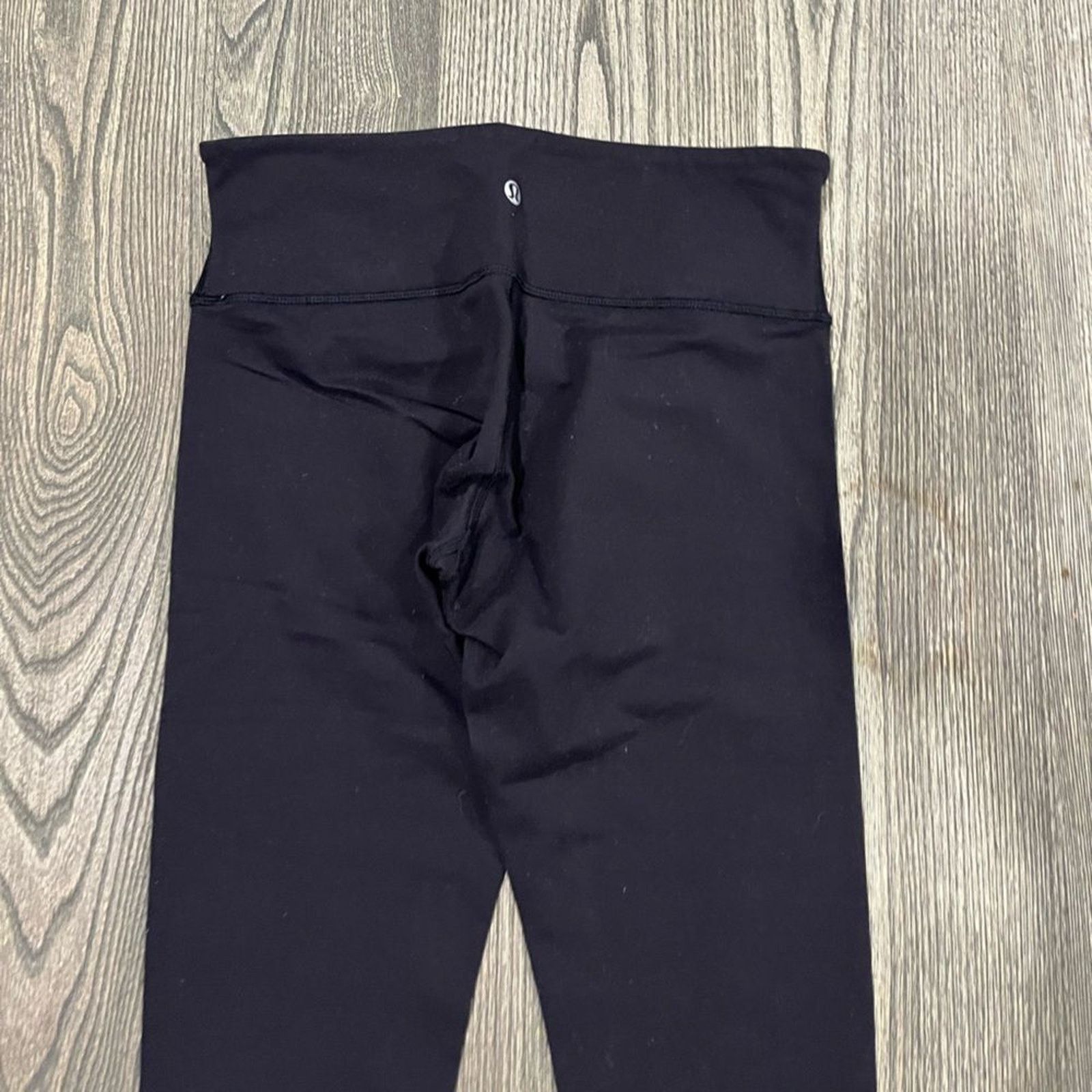 Vintage Lululemon Wunder Train Capri Leggings Stretch Black Size 6 Size 28" / US 6 / IT 42 - 7 Thumbnail