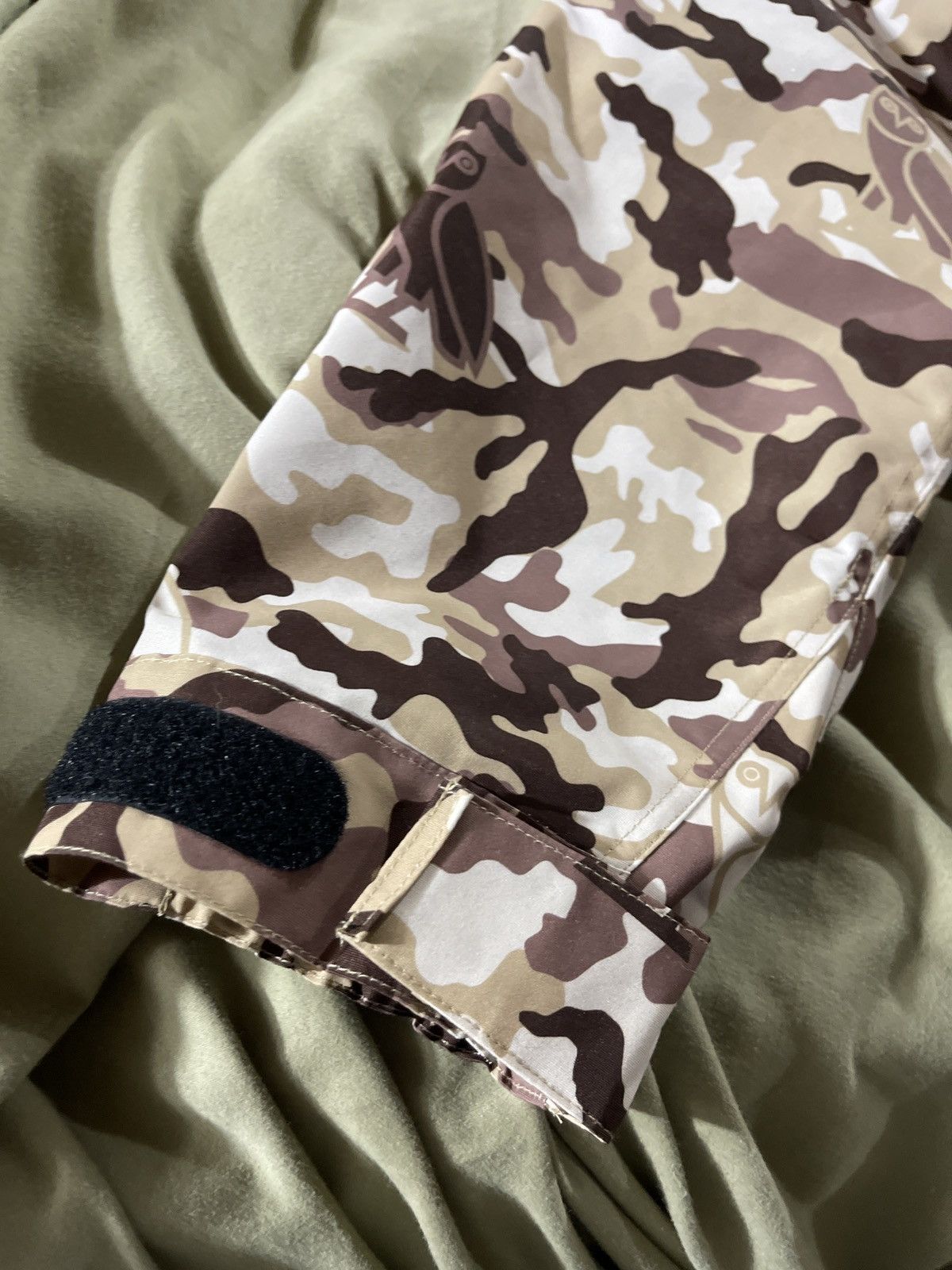 Bape × October's Very Own Bape x OVO Woodland Camo Beige Size US XL / EU 56 / 4 - 4 Thumbnail