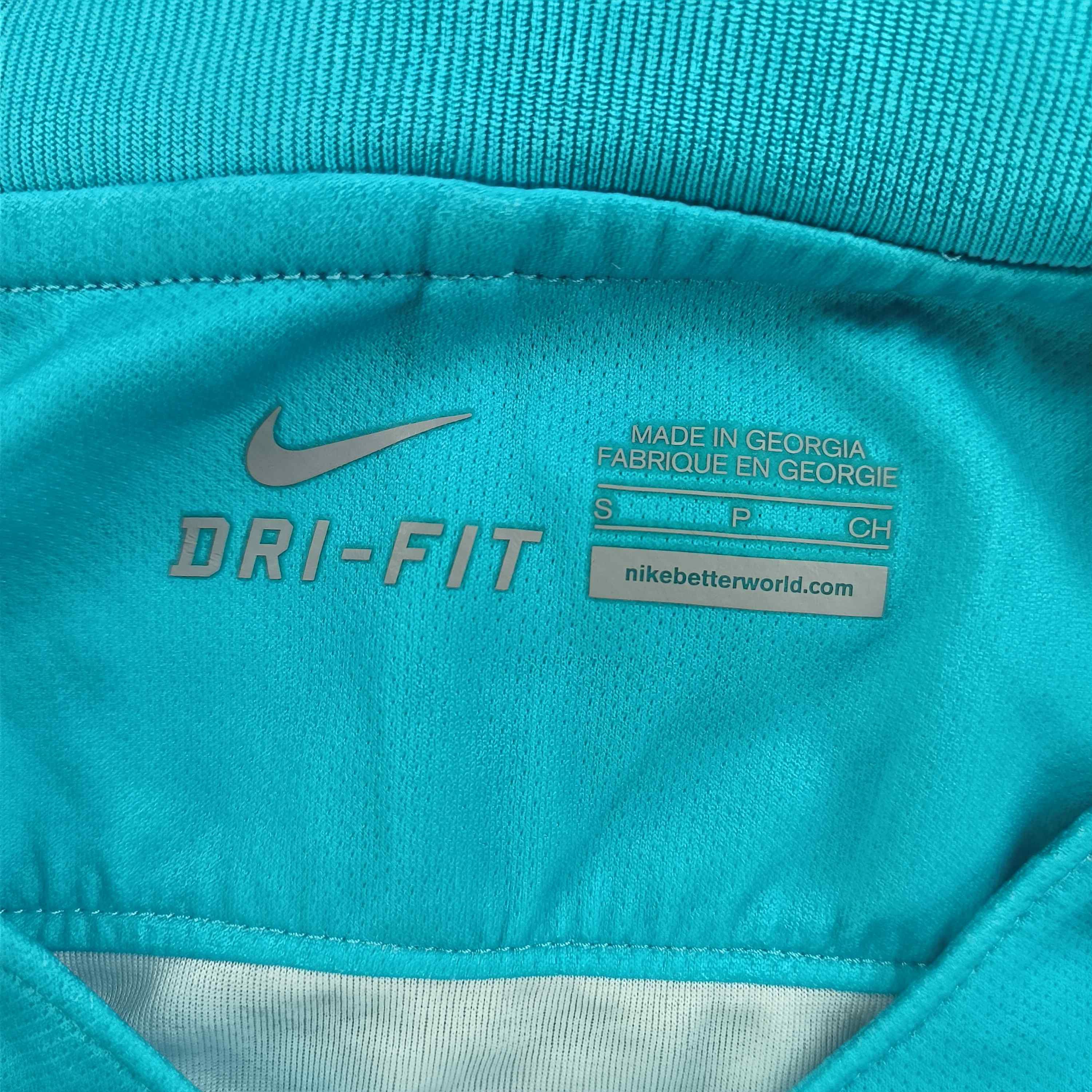 Nike SIGNED Slovenia 2016-17 Nike home #15 football jersey size S Size US S / EU 44-46 / 1 - 4 Thumbnail