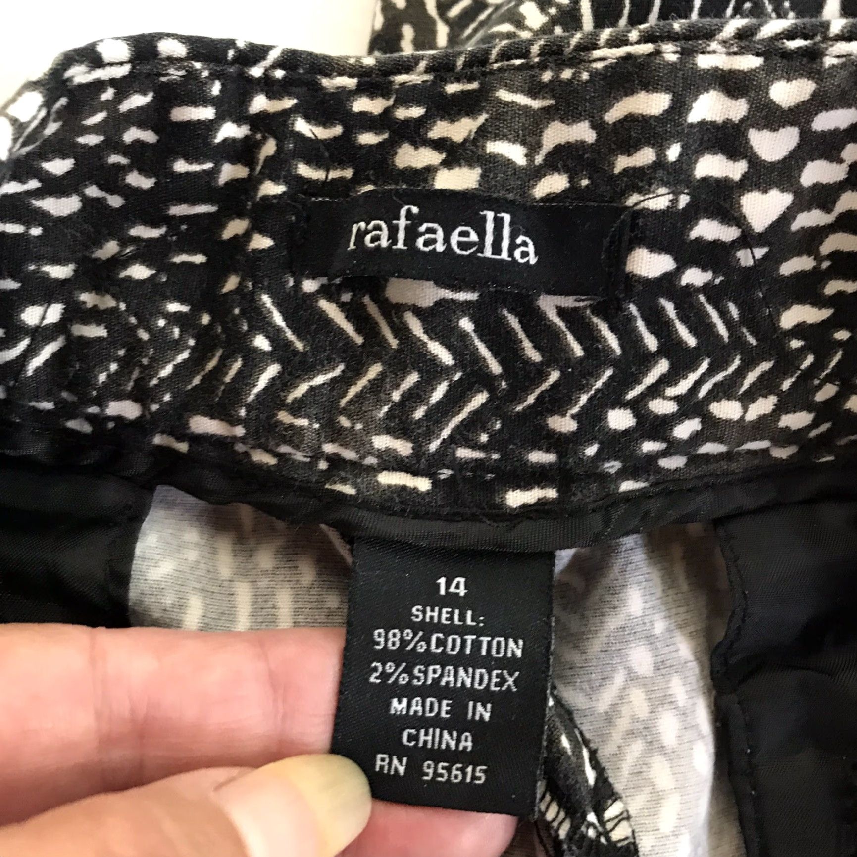 Vintage Rafaella Black/White Low-Rise Capri Pants Womens Size 14 Stretch Easy Care Dressy Size 36" / US 14 / IT 50 - 3 Thumbnail