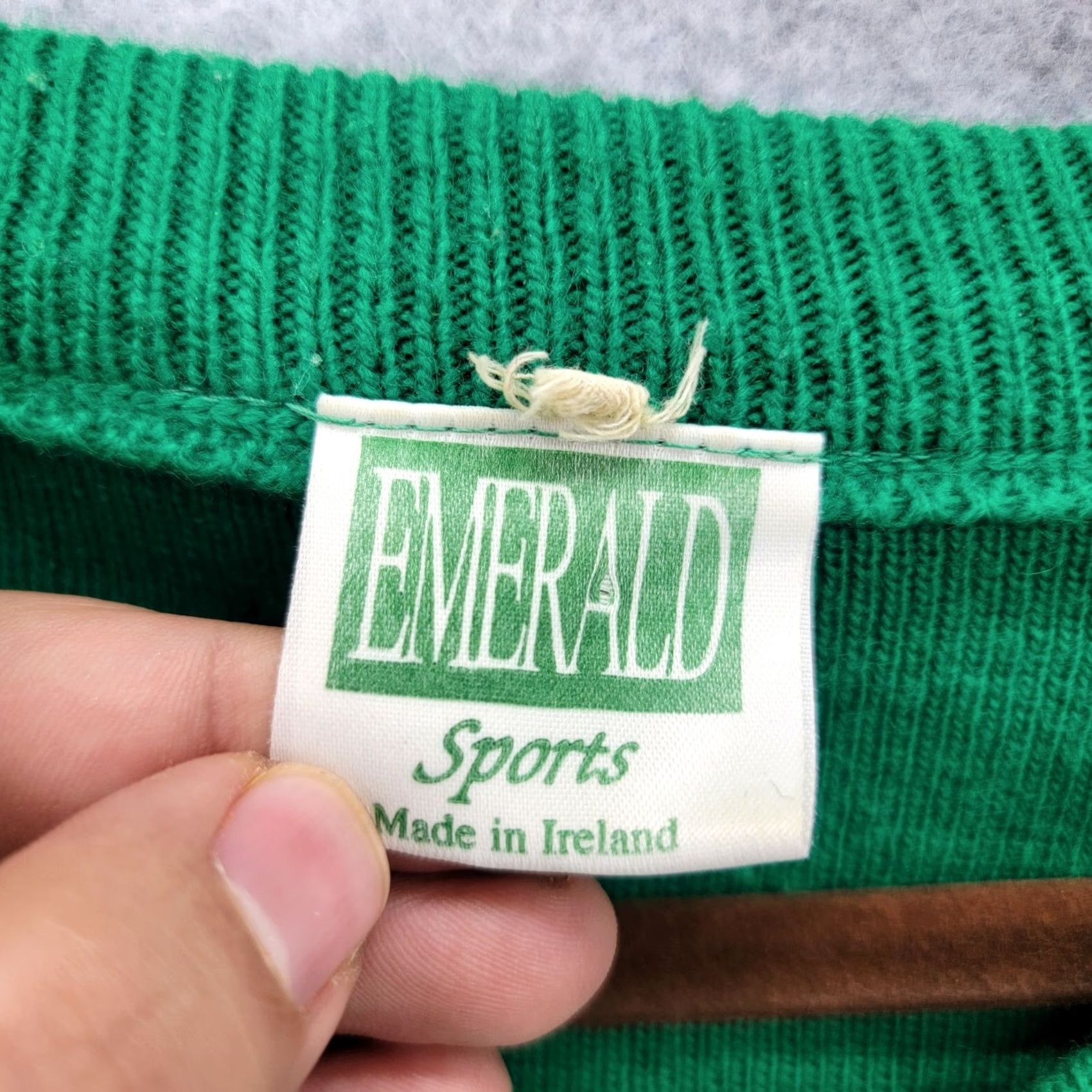 Vintage VINTAGE Emerald Sports IRELAND KNIT SWEATER MENS L Green Shamrock 80s Crew Neck Pullover Knit Embroidered Logo 80s Men Size US L / EU 52-54 / 3 - 3 Thumbnail