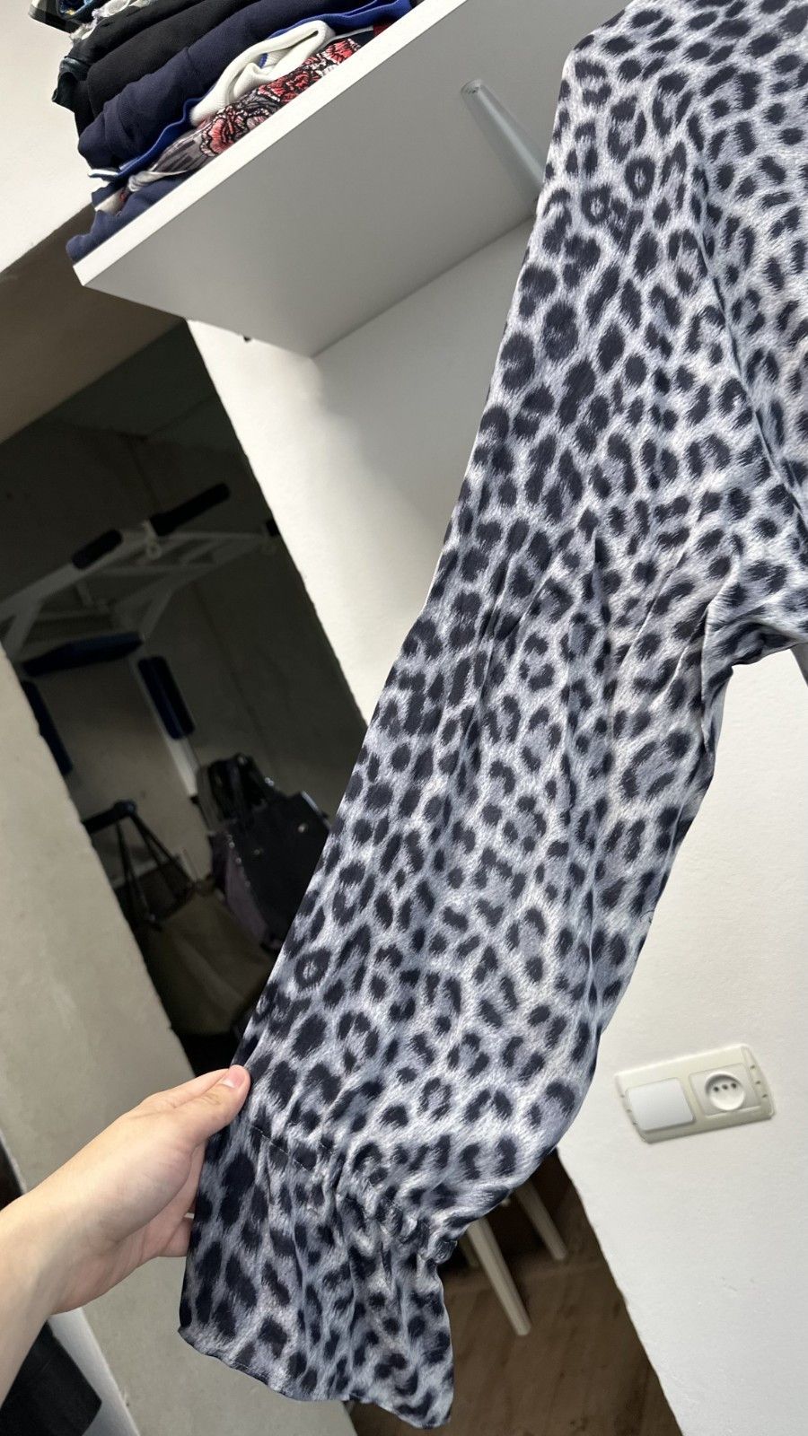 Roberto Cavalli Roberto Cavalli Vintage Silk Blue Animal Print Blouse Size M / US 6-8 / IT 42-44 - 11 Thumbnail