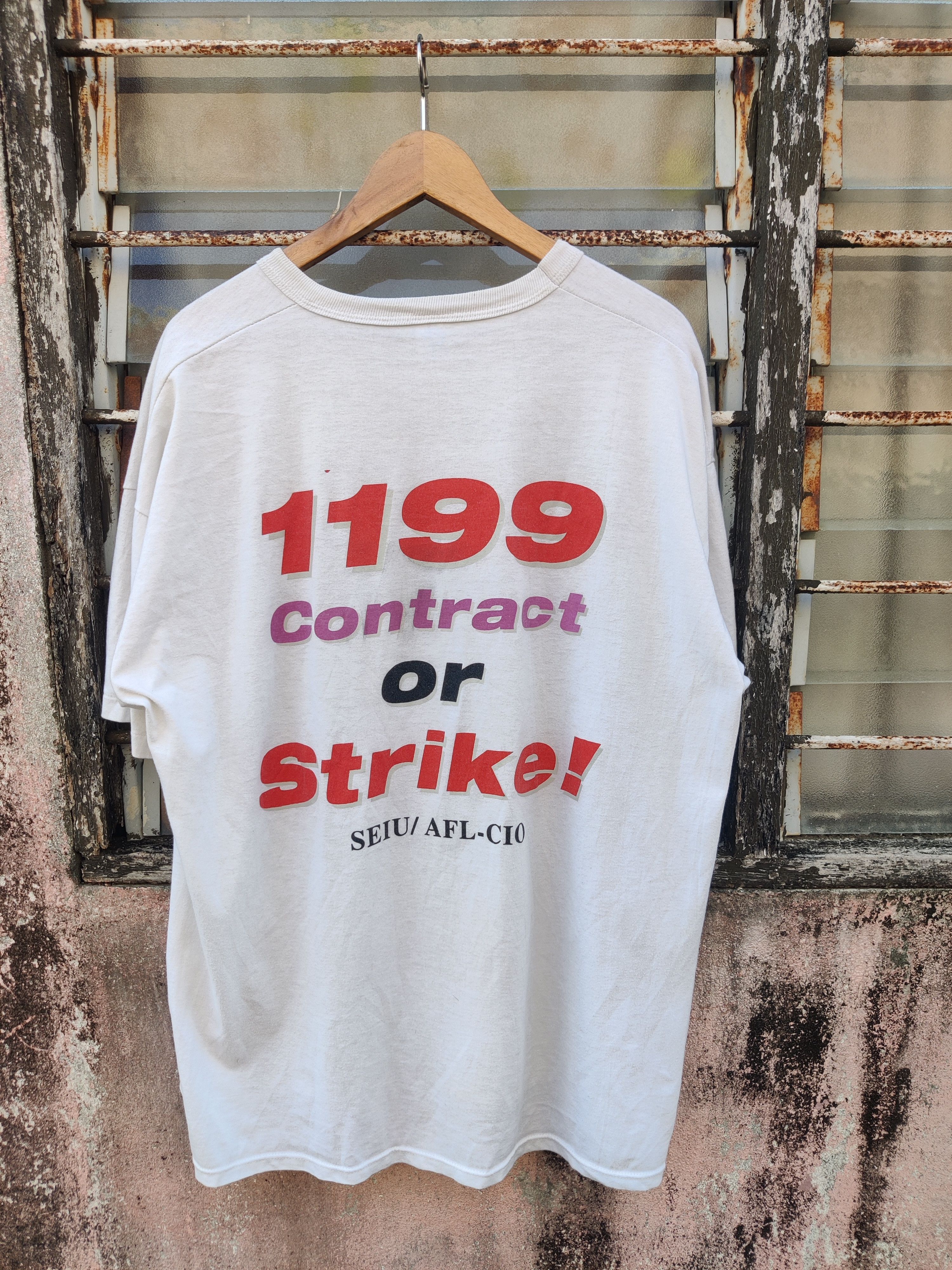 Vintage Vintage Labor Union Contract or Strike History Shirt Size US XXL / EU 58 / 5 - 5 Thumbnail