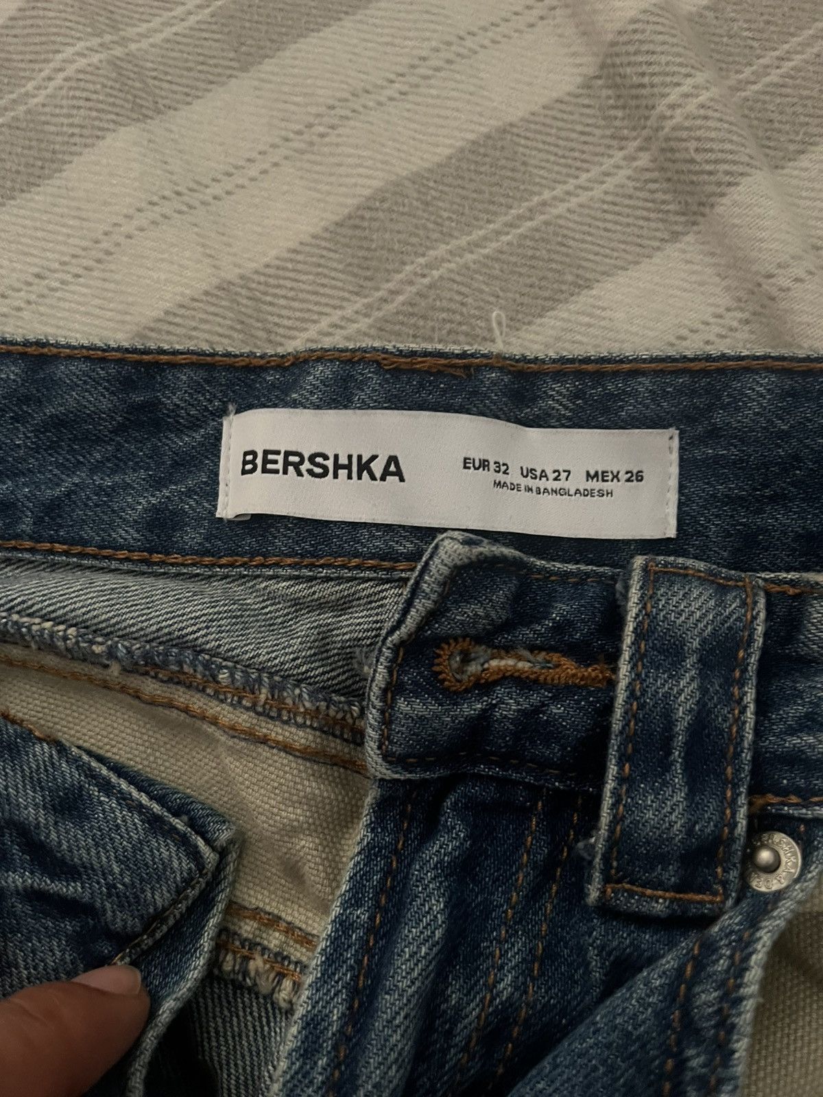Bershka Berska beige and blue jeans size 27 Size US 27 - 3 Thumbnail
