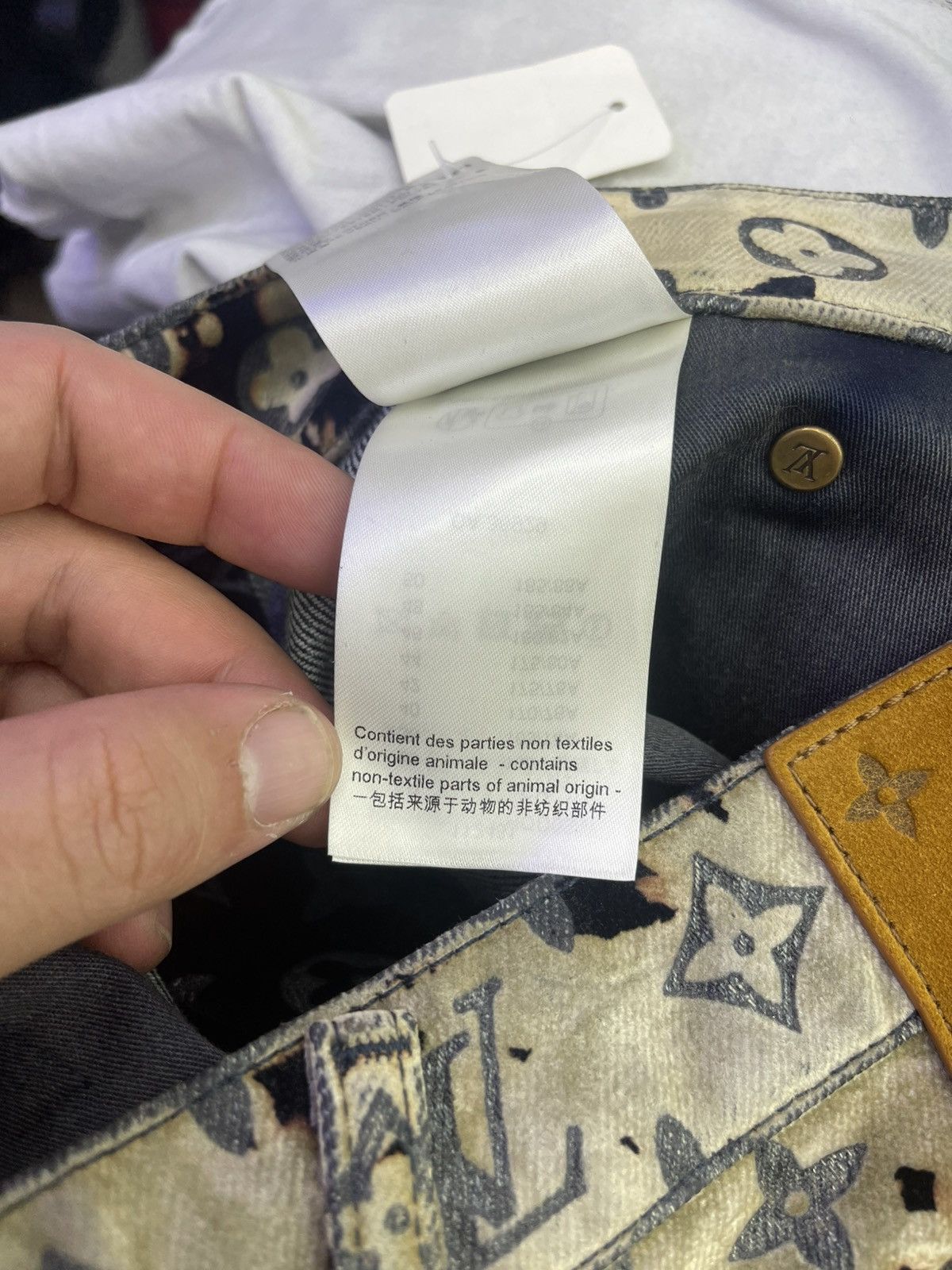 Louis Vuitton Louis Vuitton pants all over logo navy/ beige Size US 34 / EU 50 - 8 Thumbnail