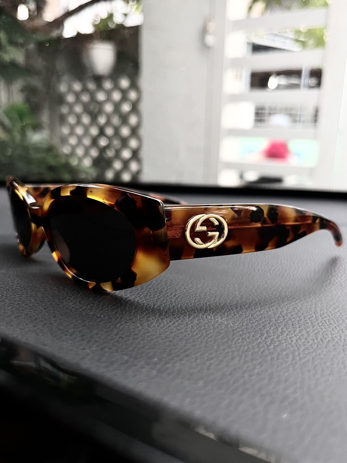 Gucci Gucci Tortoise Sunglasses Size 30 - 1 Thumbnail