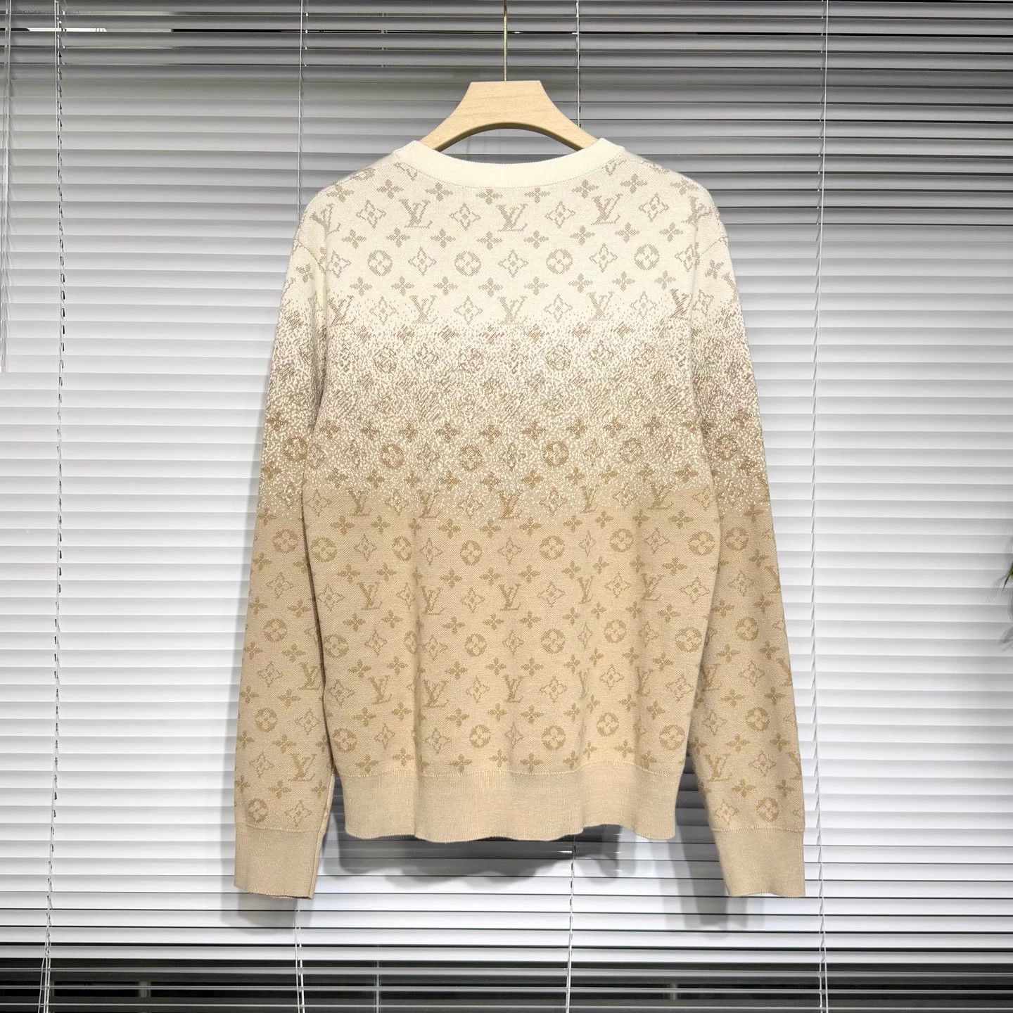 Louis Vuitton LV SS26 Gradient Jacquard Logo Sweater M Khaki Size US M / EU 48-50 / 2 - 2 Thumbnail