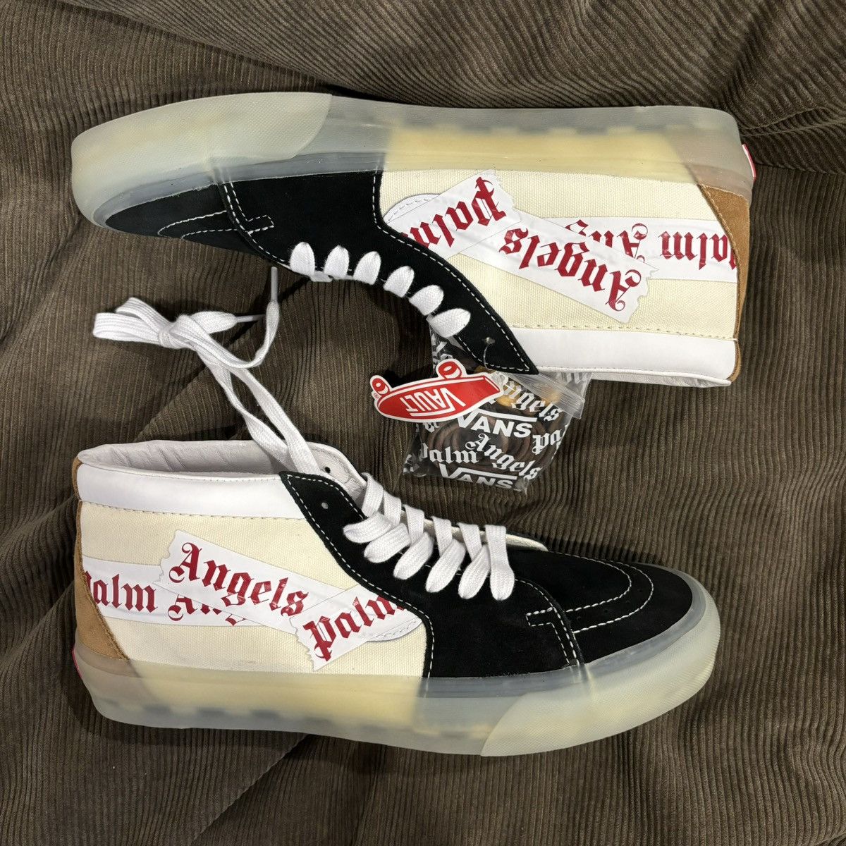 image of Palm Angels Sk8-Mid Vlt Lx Shoes in Black/White, Men's (Size 10)