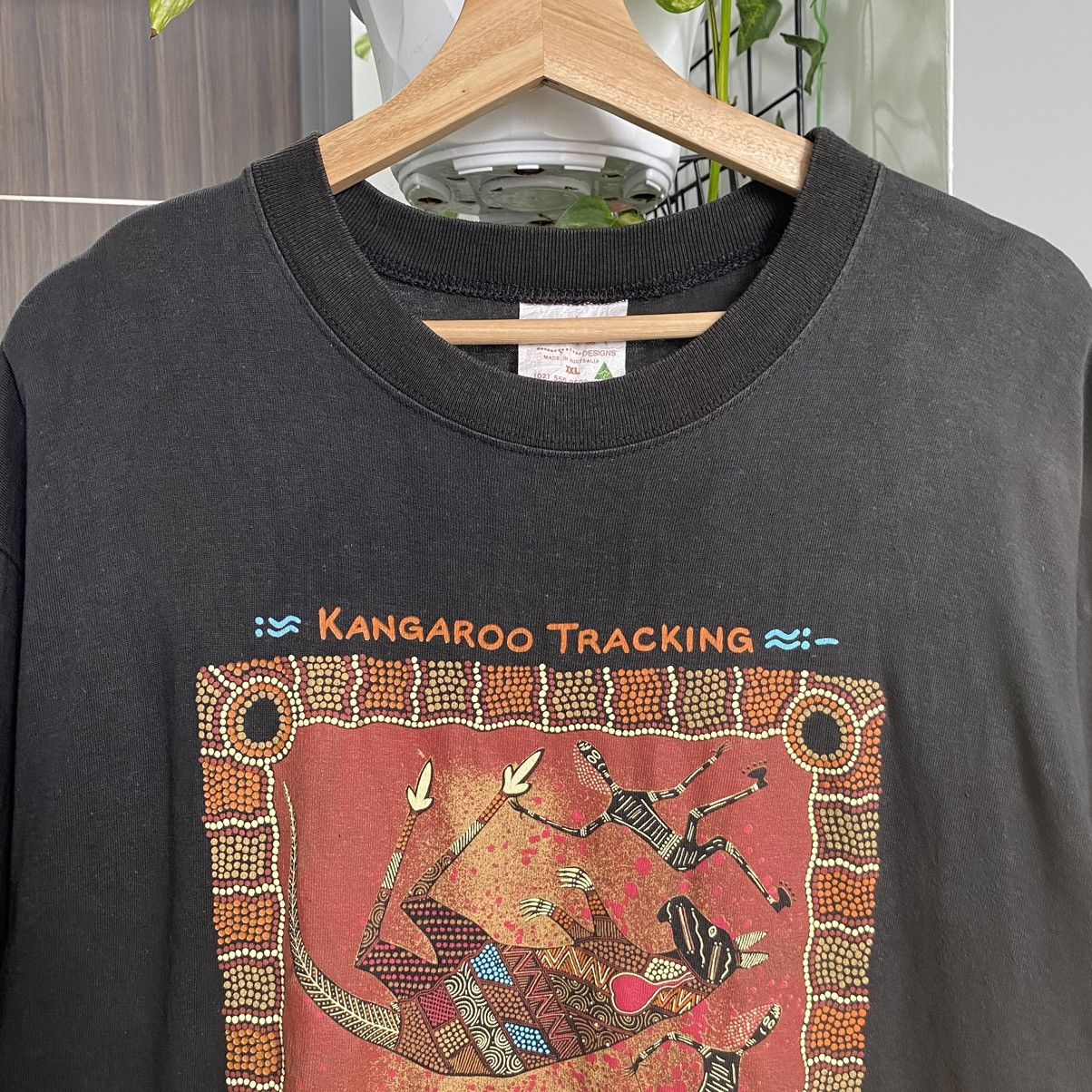 Man Made In Australia Thrashed Faded Vintage 90s Bulurru Kangaroo Australia Art T Size US XXL / EU 58 / 5 - 3 Thumbnail
