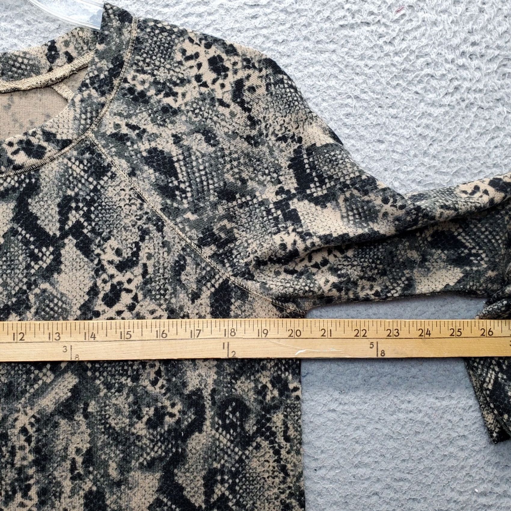 Sanctuary Sanctuary Snake Print Shirt Top Womens Size PL Multicolor Long Sleeve Slit . Size L / US 10 / IT 46 - 5 Thumbnail