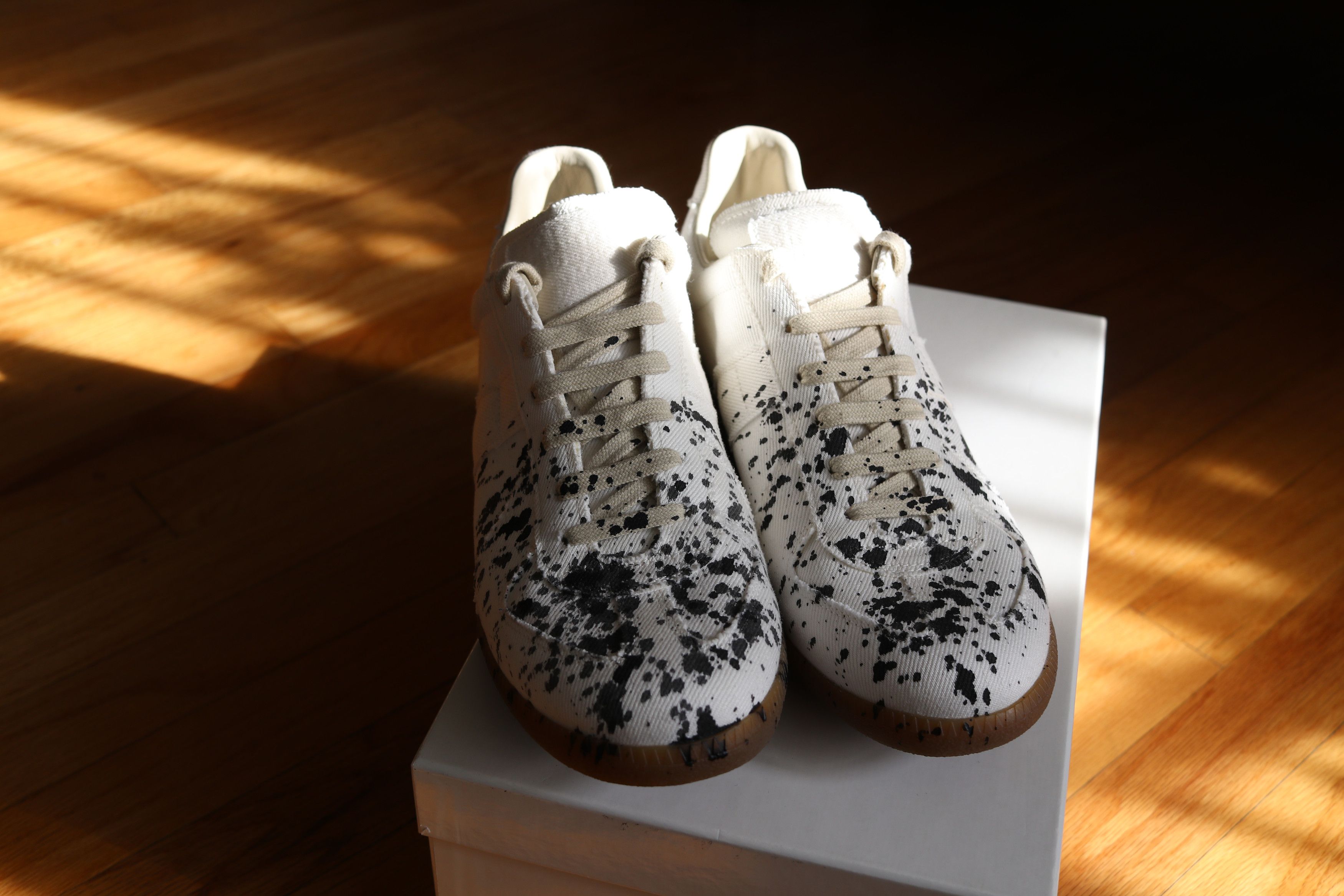 Maison Margiela Gats in White with Black Paint Splatter