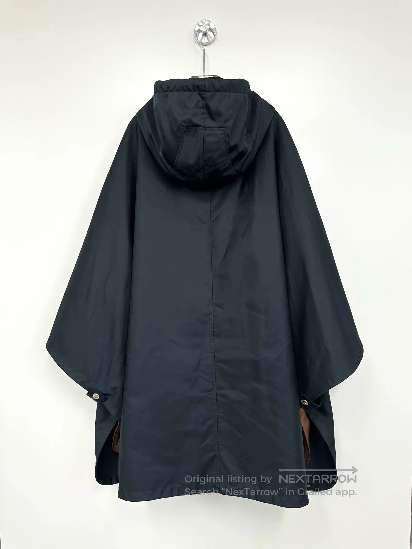 Burberry Burberry Black Gold Button Two-in-one Down Hooded Cloak Ca Size M / US 6-8 / IT 42-44 - 2 Thumbnail