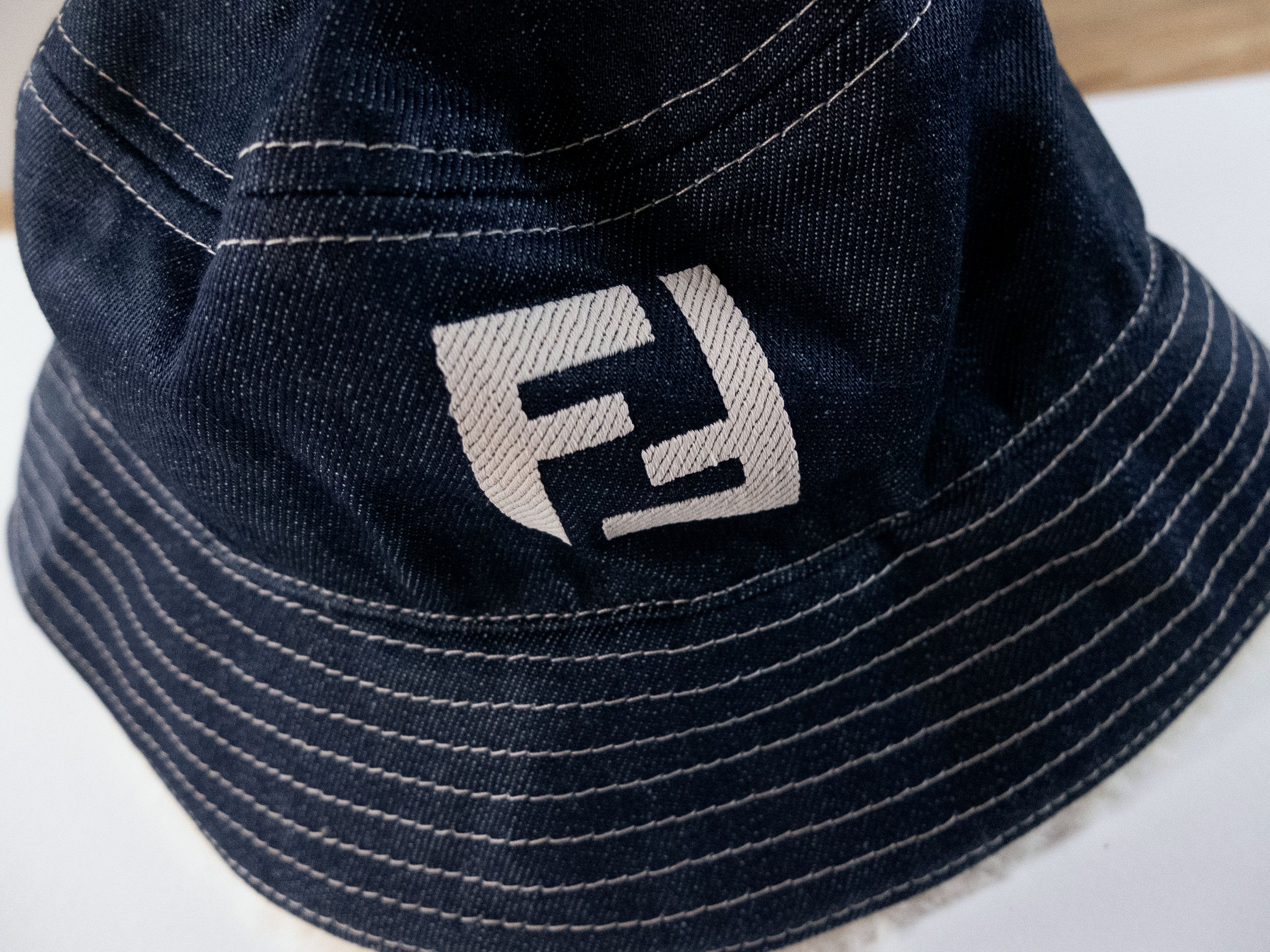 Fendi FENDI F logo Shearling trimmed blue denim bucket hat Size ONE SIZE - 3 Thumbnail